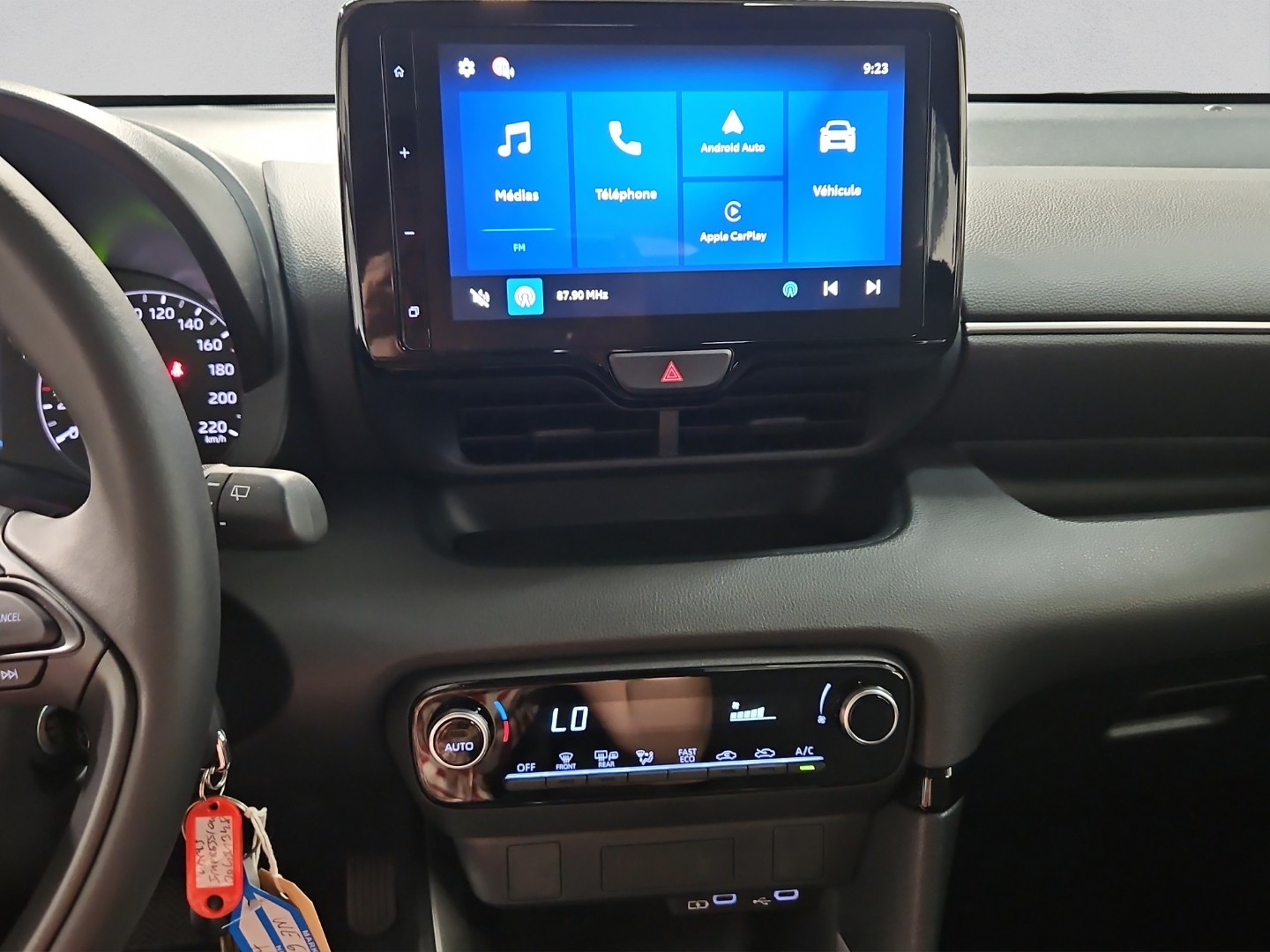 TOYOTA Yaris 1.5 Comfort e-CVT-image-11