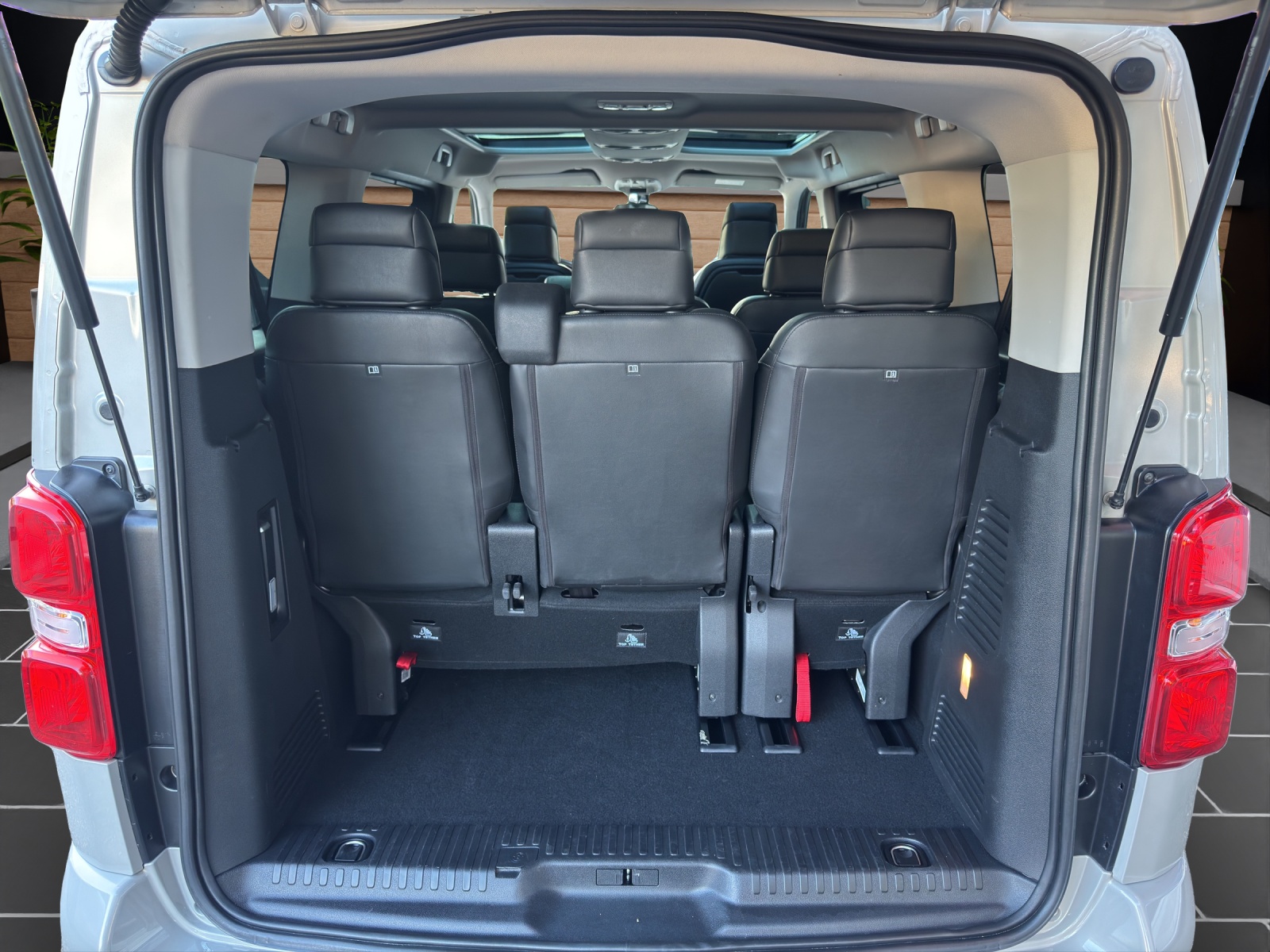 PEUGEOT Traveller Allure Standard-image-8