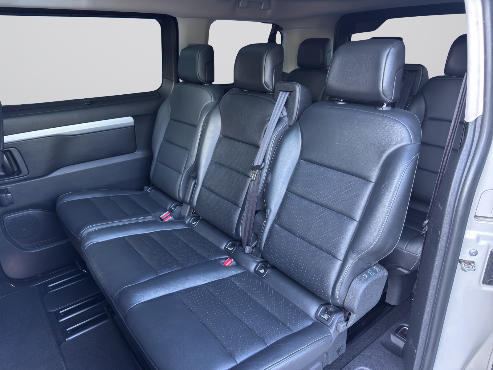 PEUGEOT Traveller Allure Standard-image-7