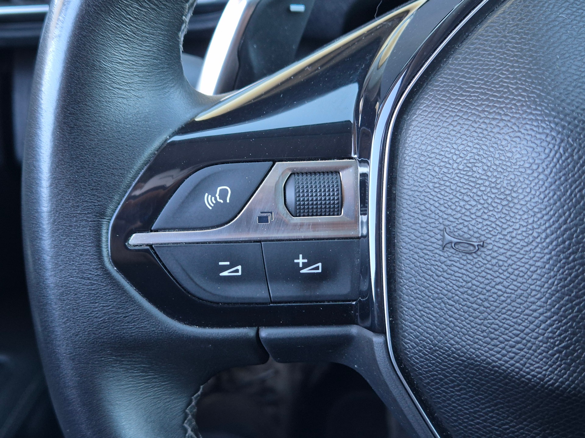 PEUGEOT 3008 1.6 THP Allure EAT-image-24