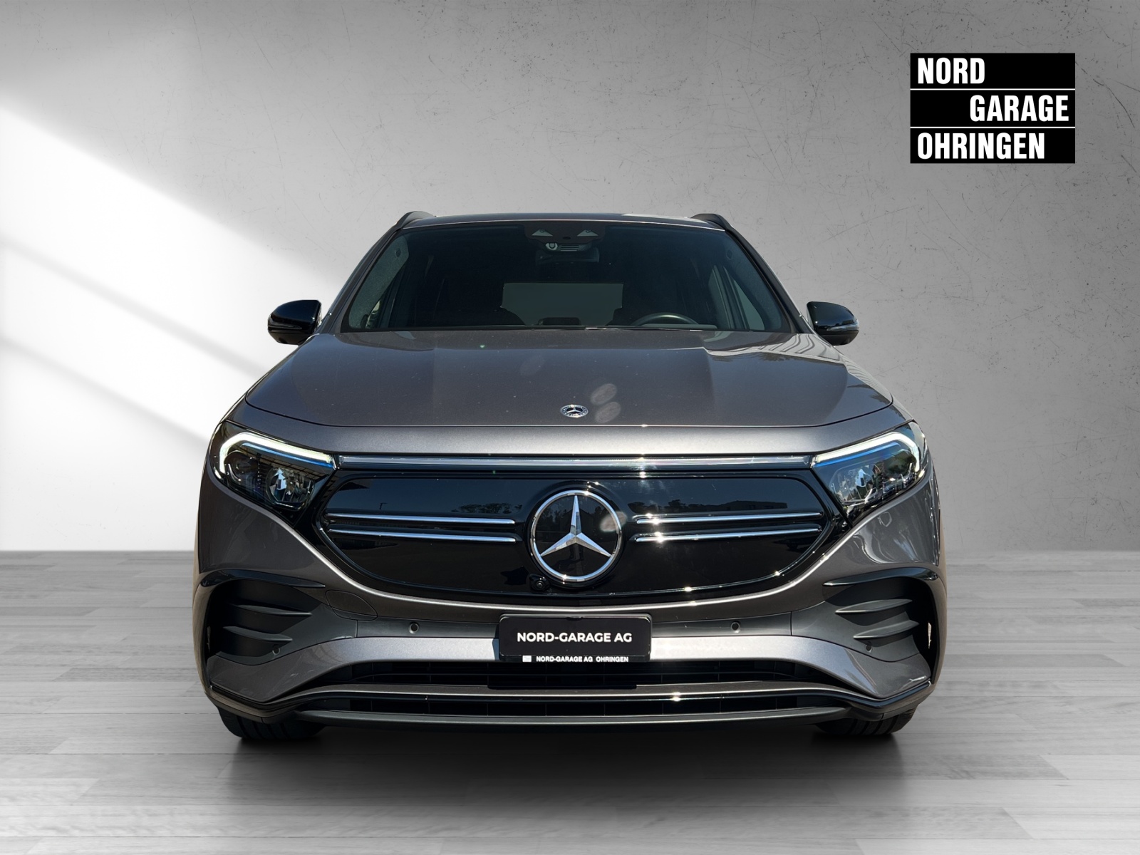 MERCEDES-BENZ EQA 300 AMG Line 4Matic-showroom-element-1