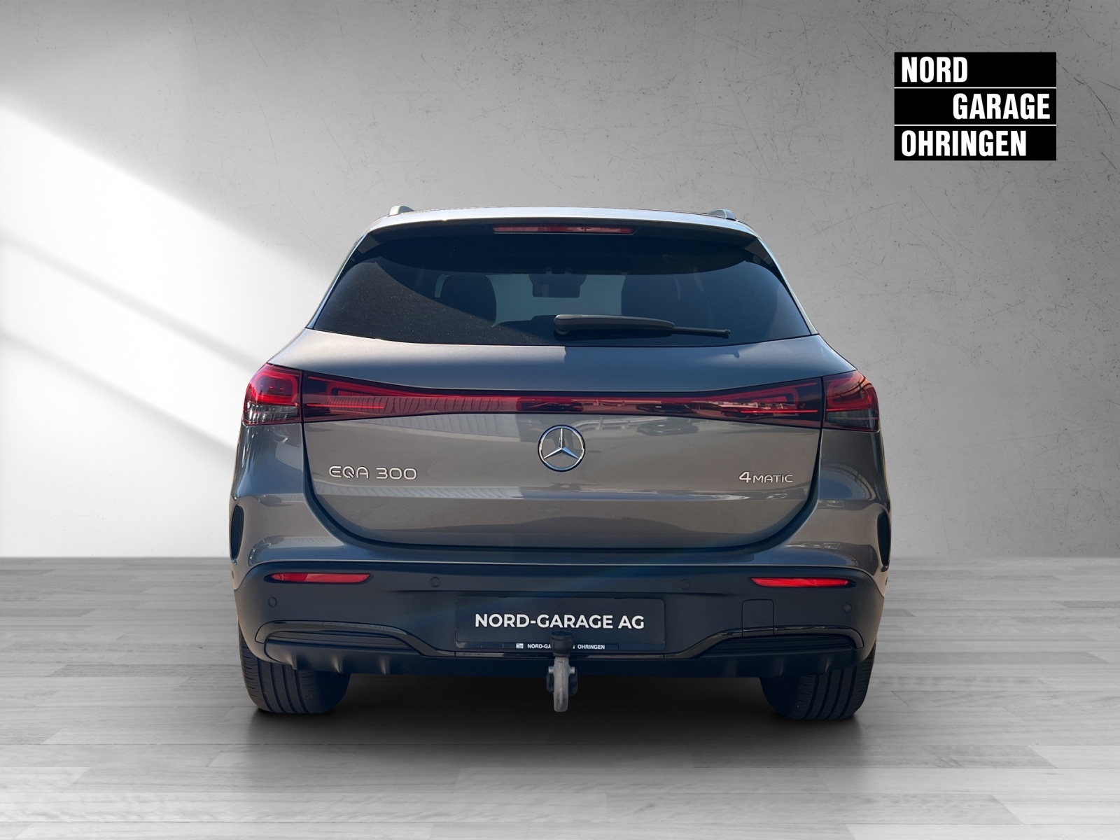 MERCEDES-BENZ EQA 300 AMG Line 4Matic-showroom-element-3