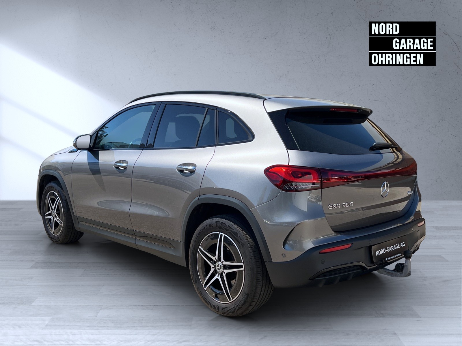 MERCEDES-BENZ EQA 300 AMG Line 4Matic-showroom-element-2
