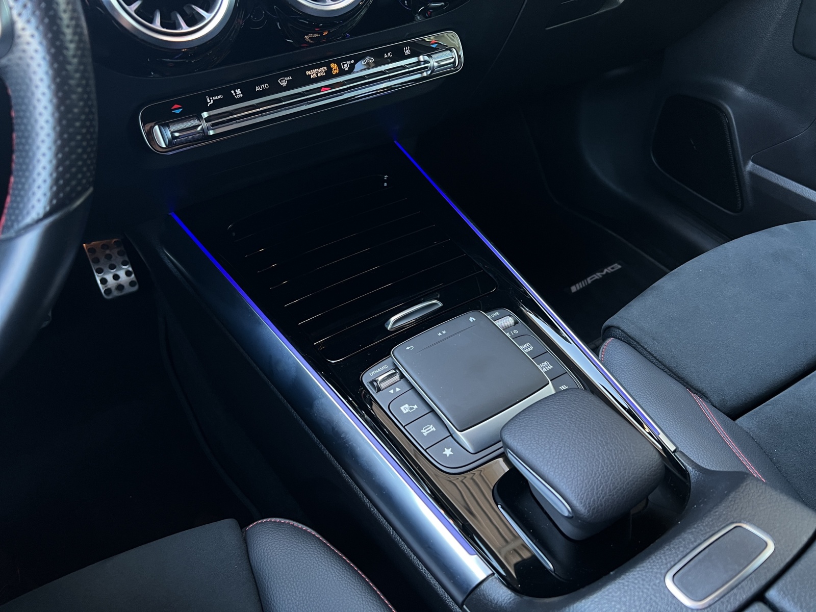 MERCEDES-BENZ EQA 300 AMG Line 4Matic-image-10