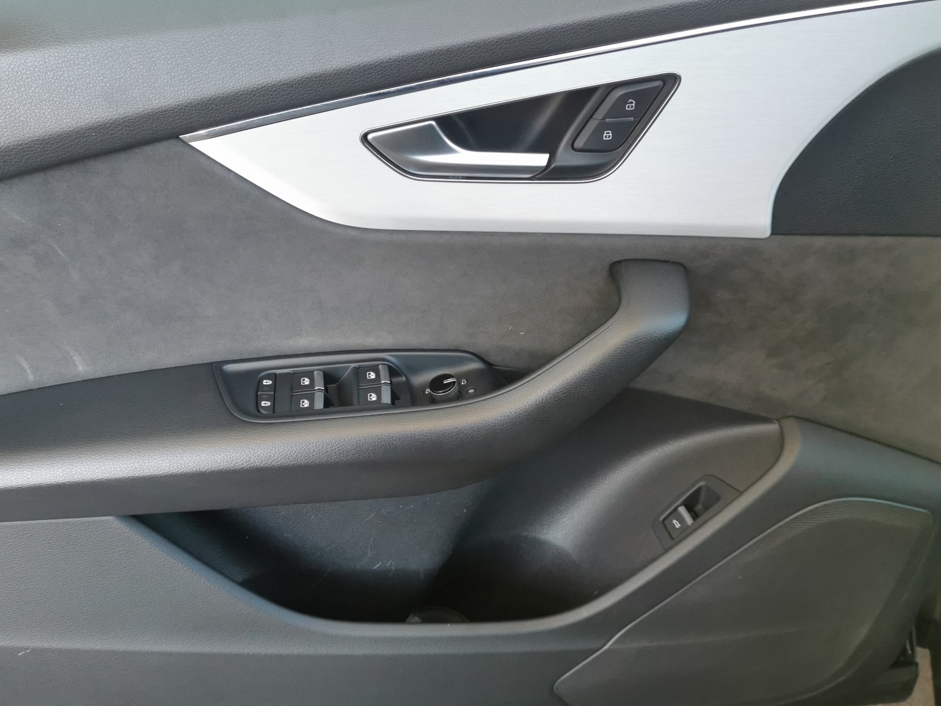 AUDI Q8 45 TDI quattro tiptronic-image-14