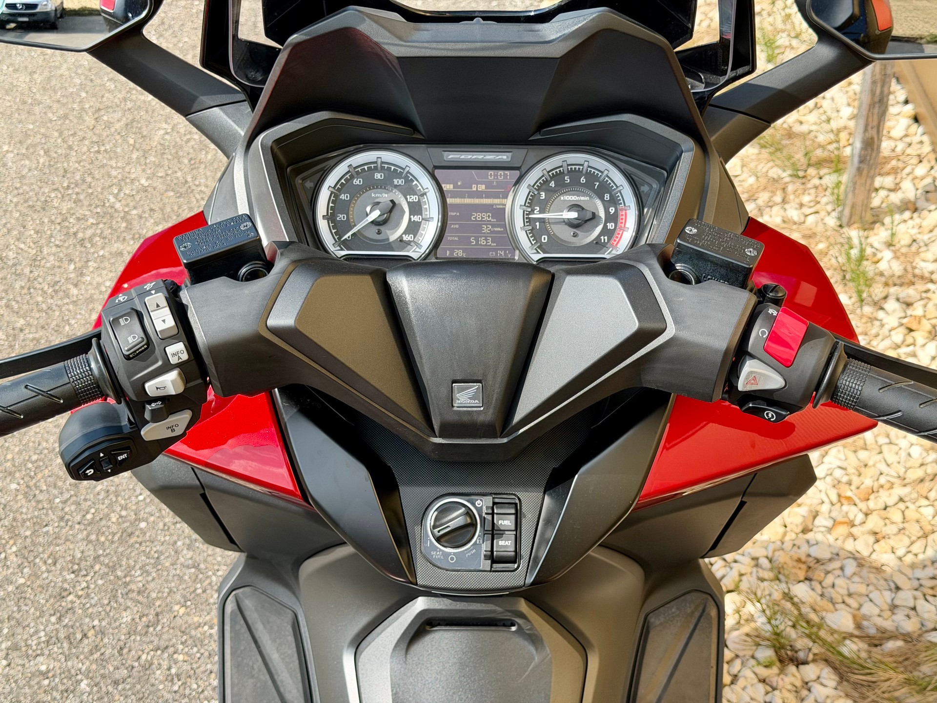 HONDA NSS 350 Smart Top Box-image-15