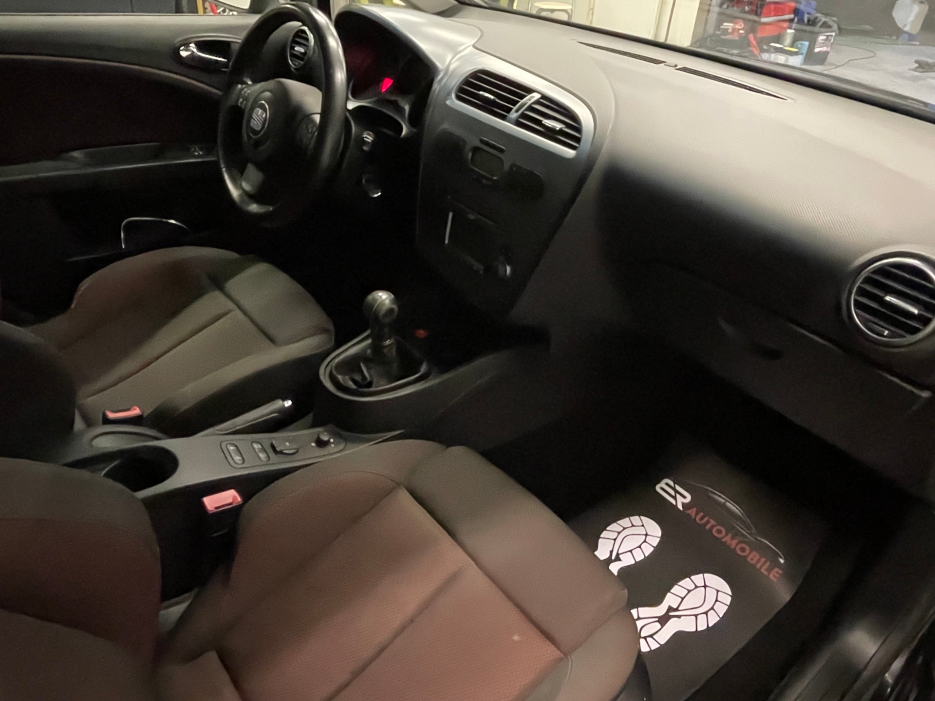 SEAT Leon 2.0 FSI T Stylance-image-10
