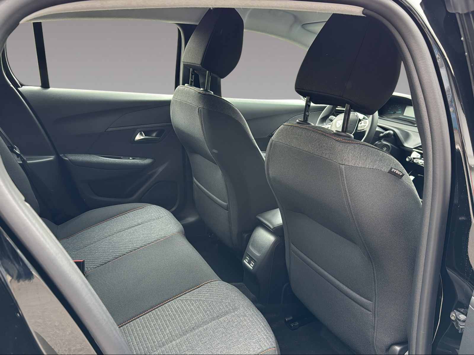 PEUGEOT 208 1.2 Hybrid Style-image-10