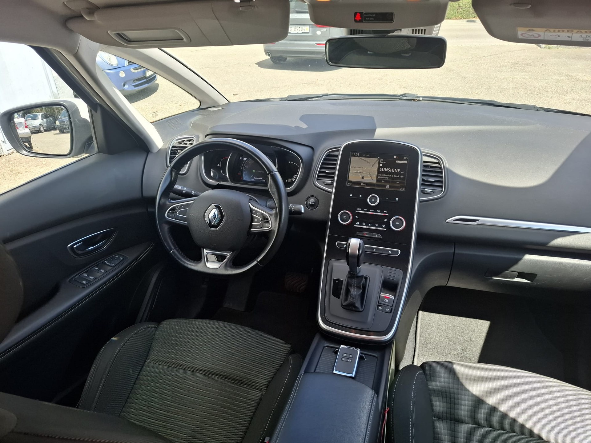RENAULT Grand Scénic 1.5 dCi Zen EDC-image-14