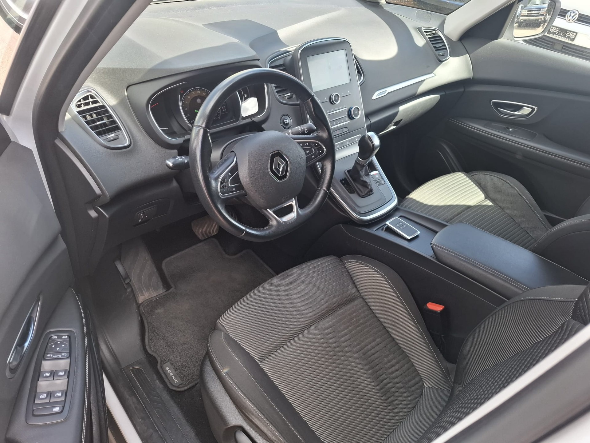 RENAULT Grand Scénic 1.5 dCi Zen EDC-image-2