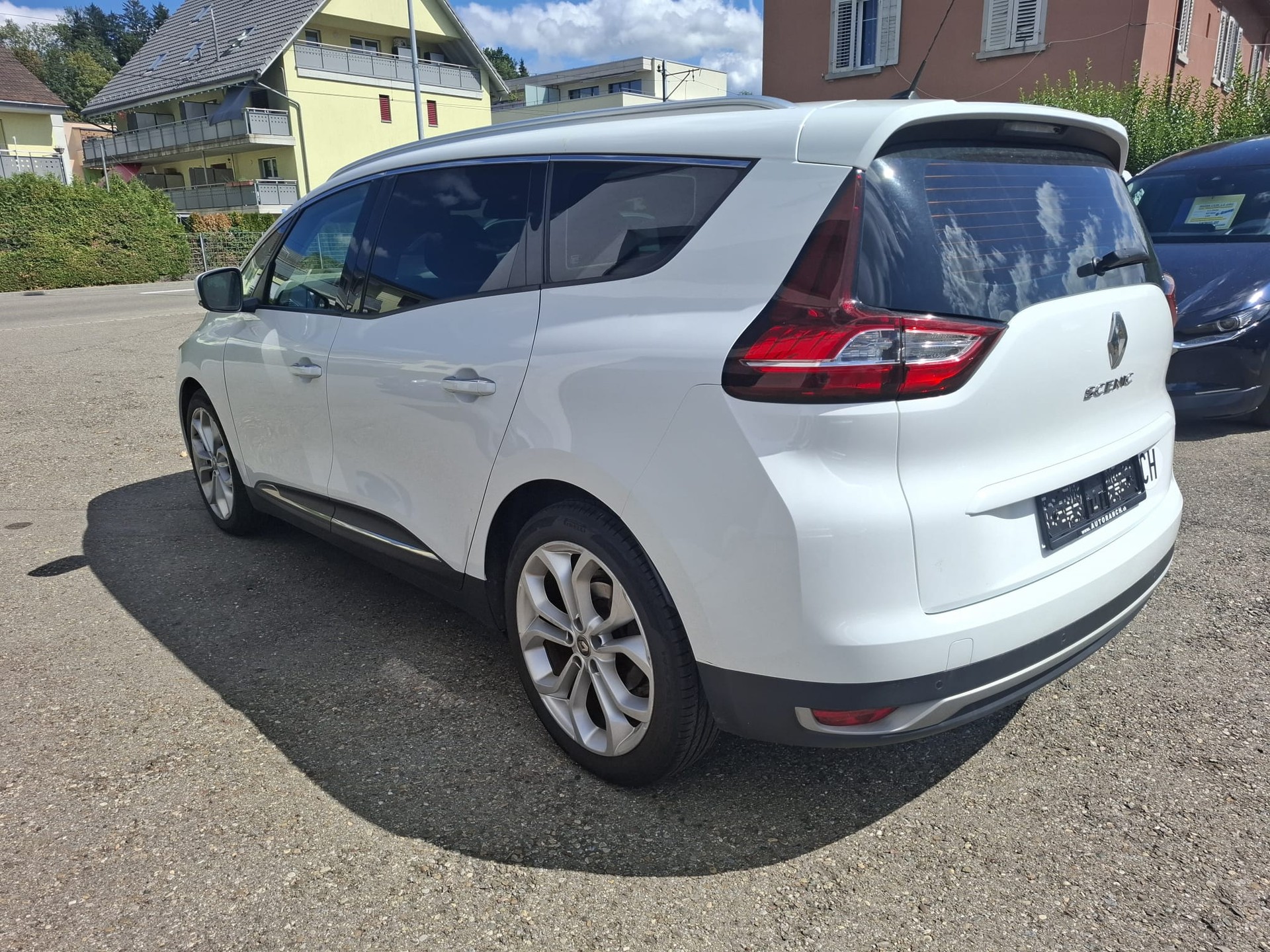 RENAULT Grand Scénic 1.5 dCi Zen EDC-image-1