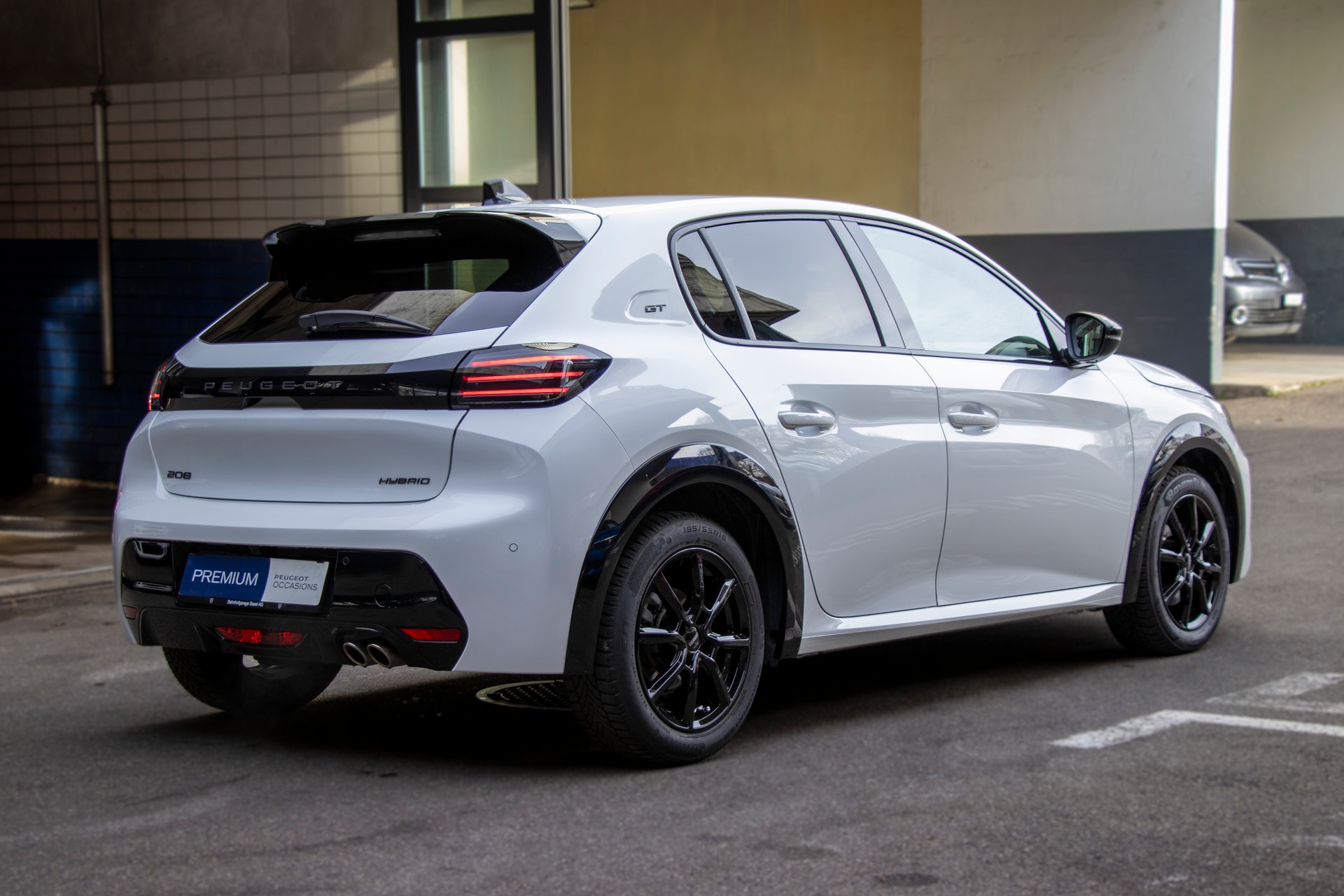 PEUGEOT 208 1.2 MHEV 110 GT-showroom-element-3