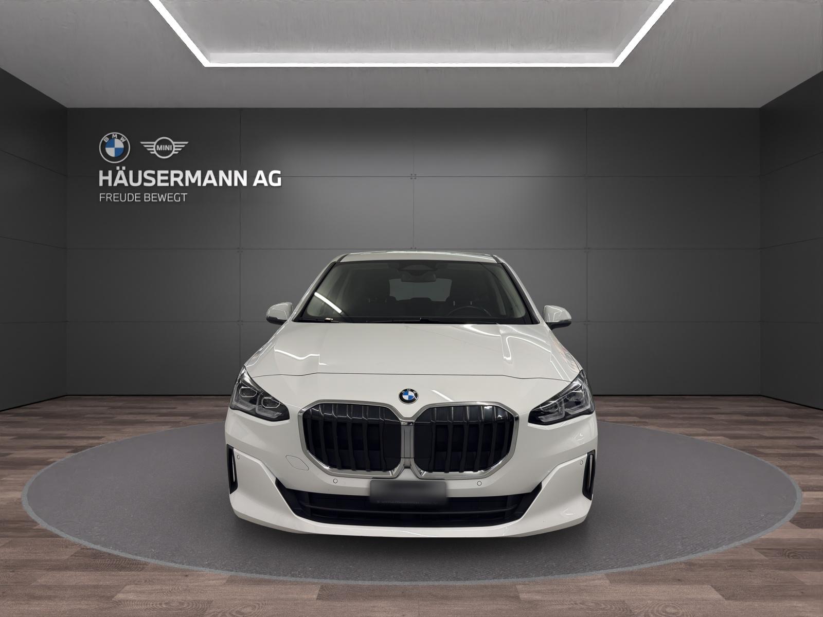 BMW 218d Active Tourer-showroom-element-1