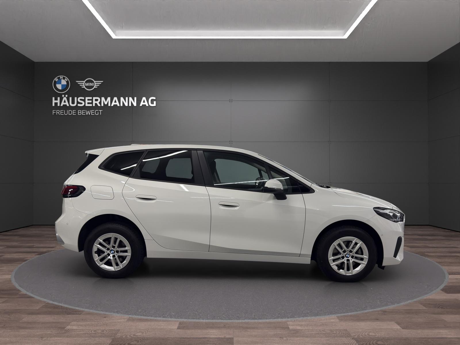 BMW 218d Active Tourer-showroom-element-3