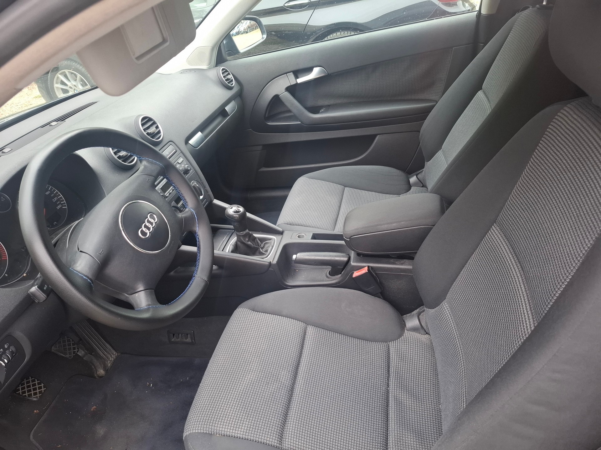 AUDI A3 1.9 TDI Ambition-image-8