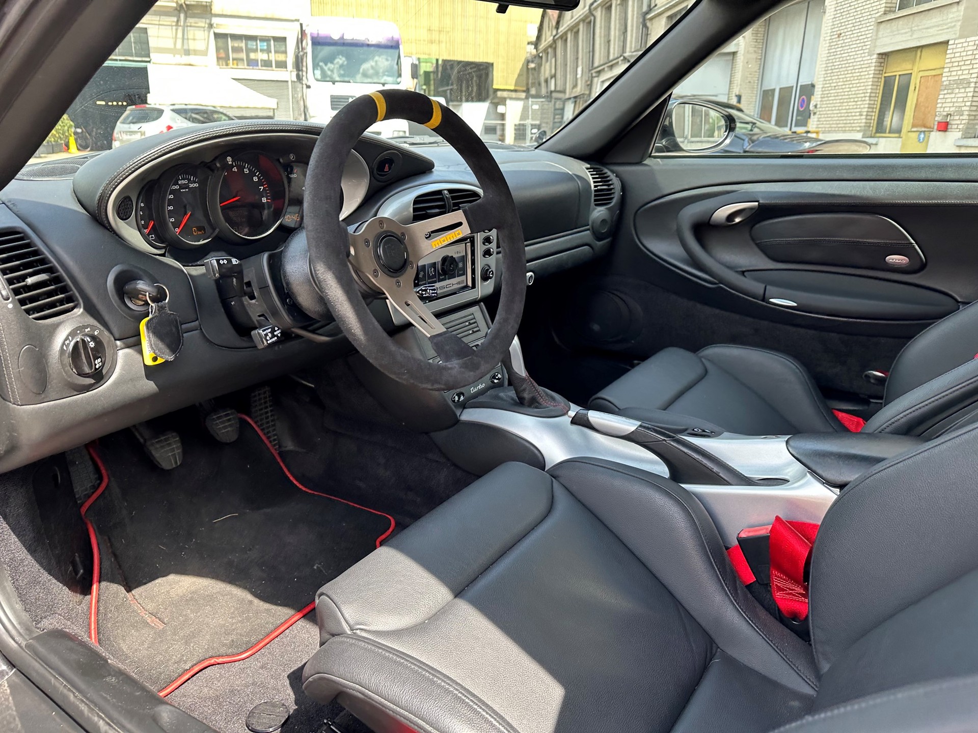 PORSCHE 911 Turbo-image-8