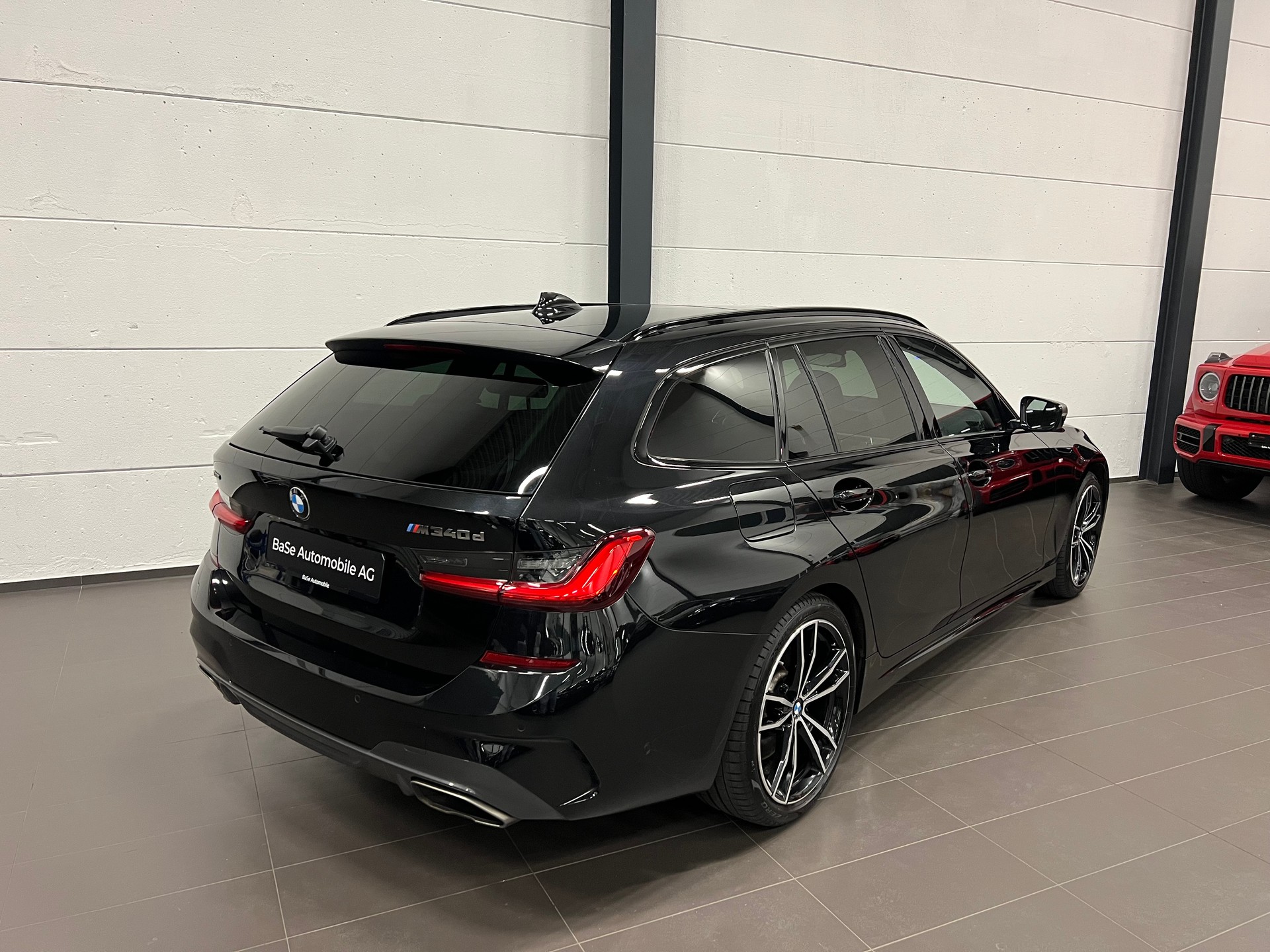 BMW M340d xDrive 48V Touring Steptronic Sport-image-10