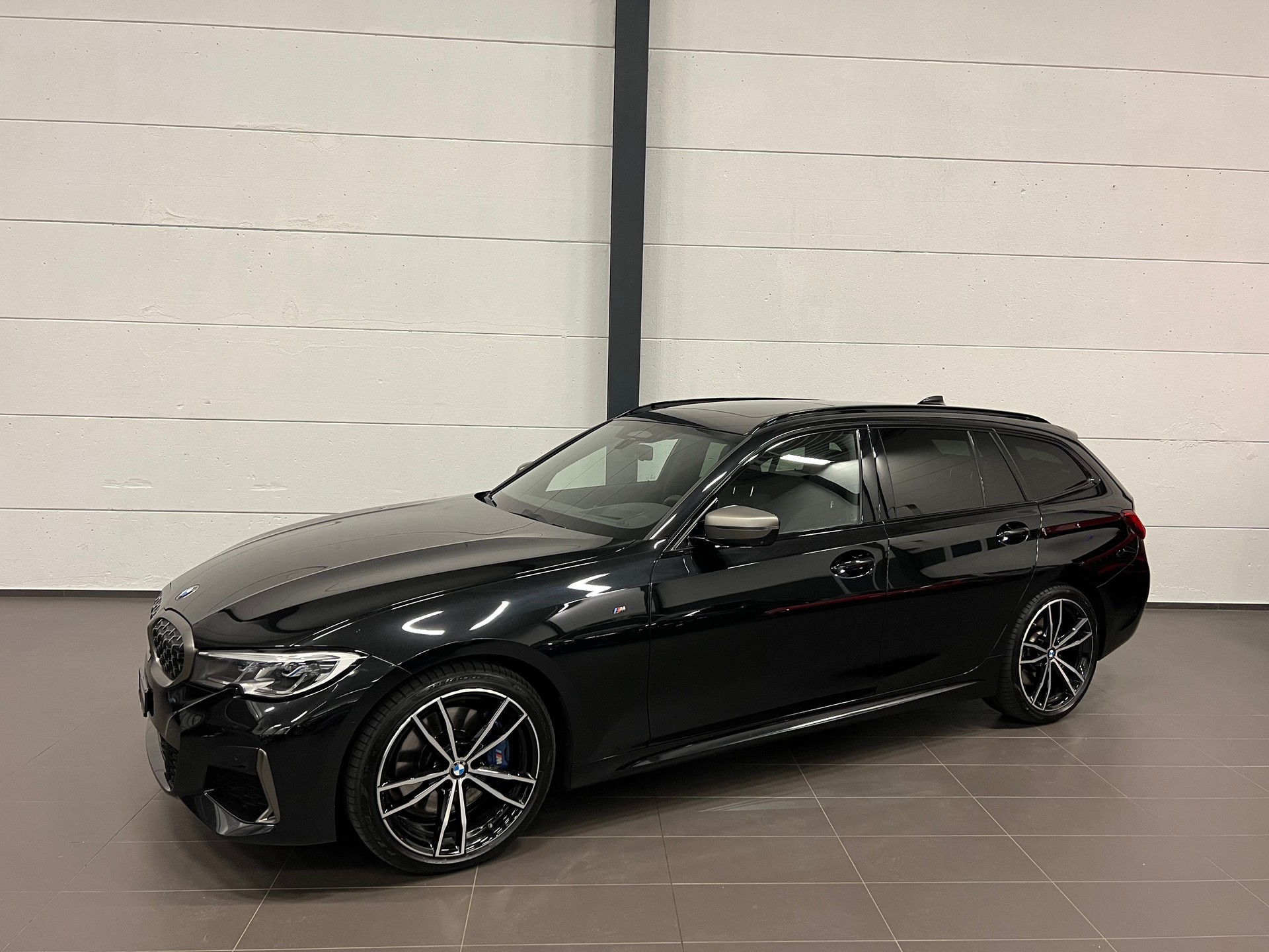 BMW M340d xDrive 48V Touring Steptronic Sport-showroom-element-2