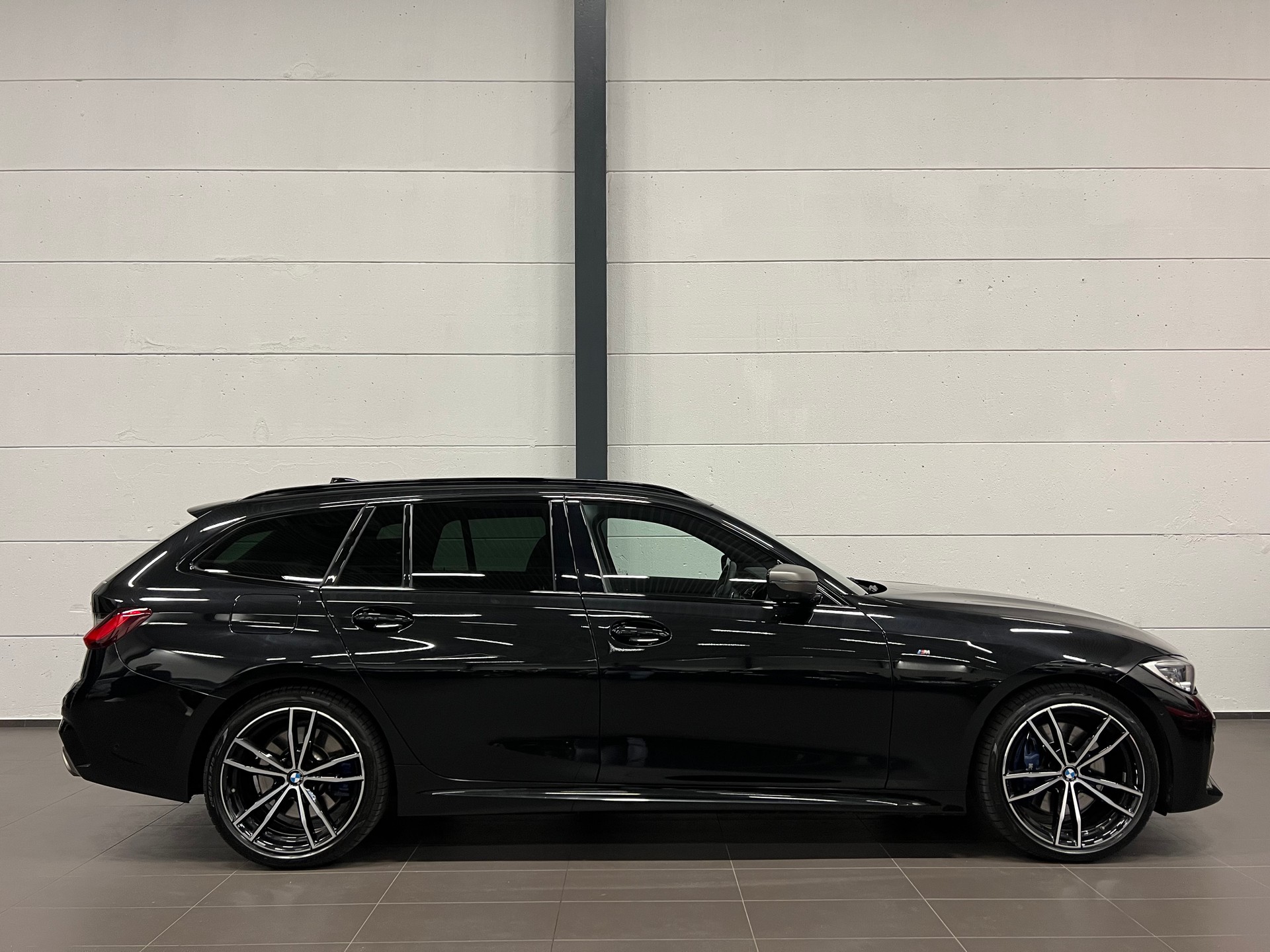 BMW M340d xDrive 48V Touring Steptronic Sport-image-9