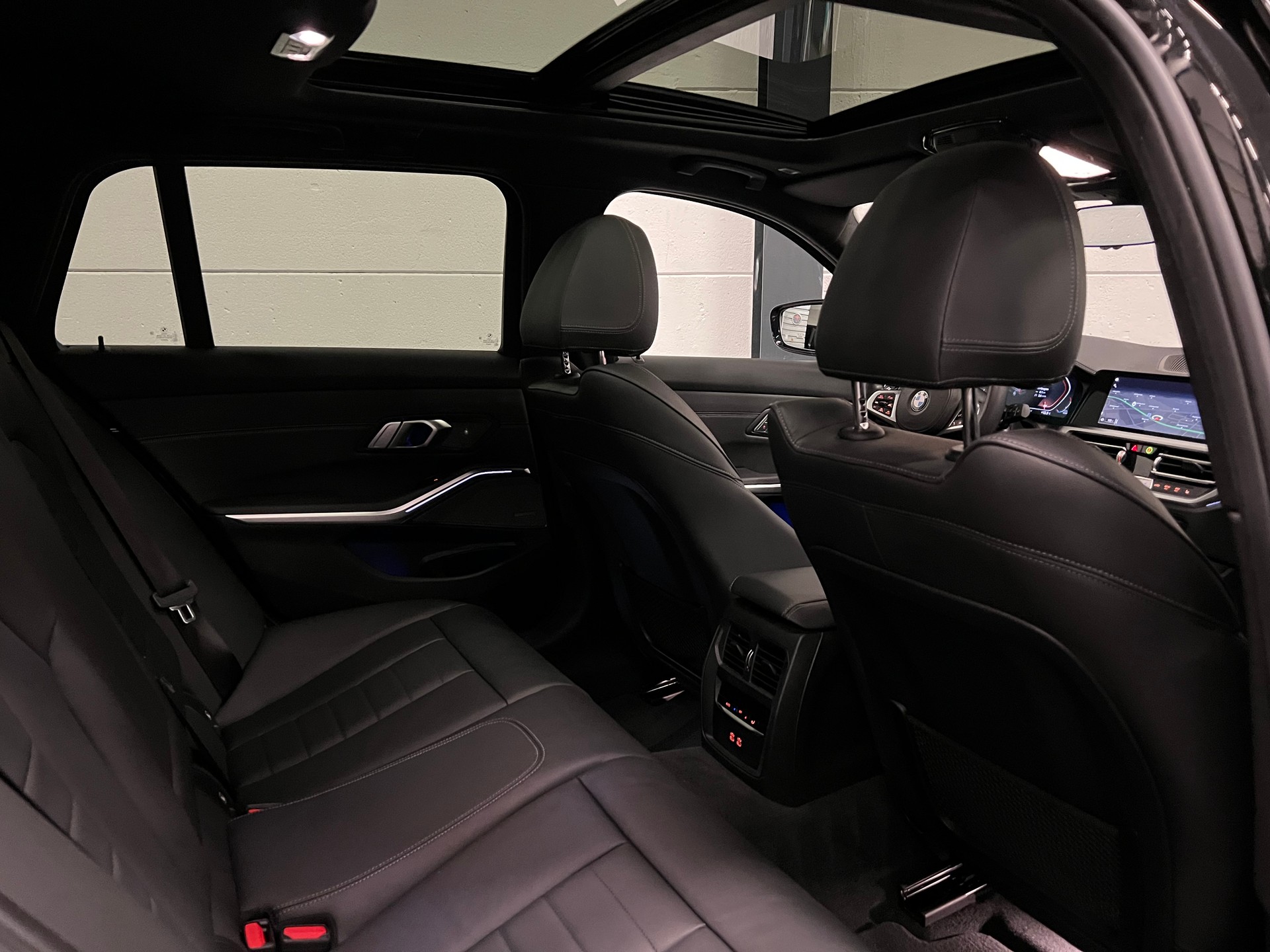 BMW M340d xDrive 48V Touring Steptronic Sport-image-21