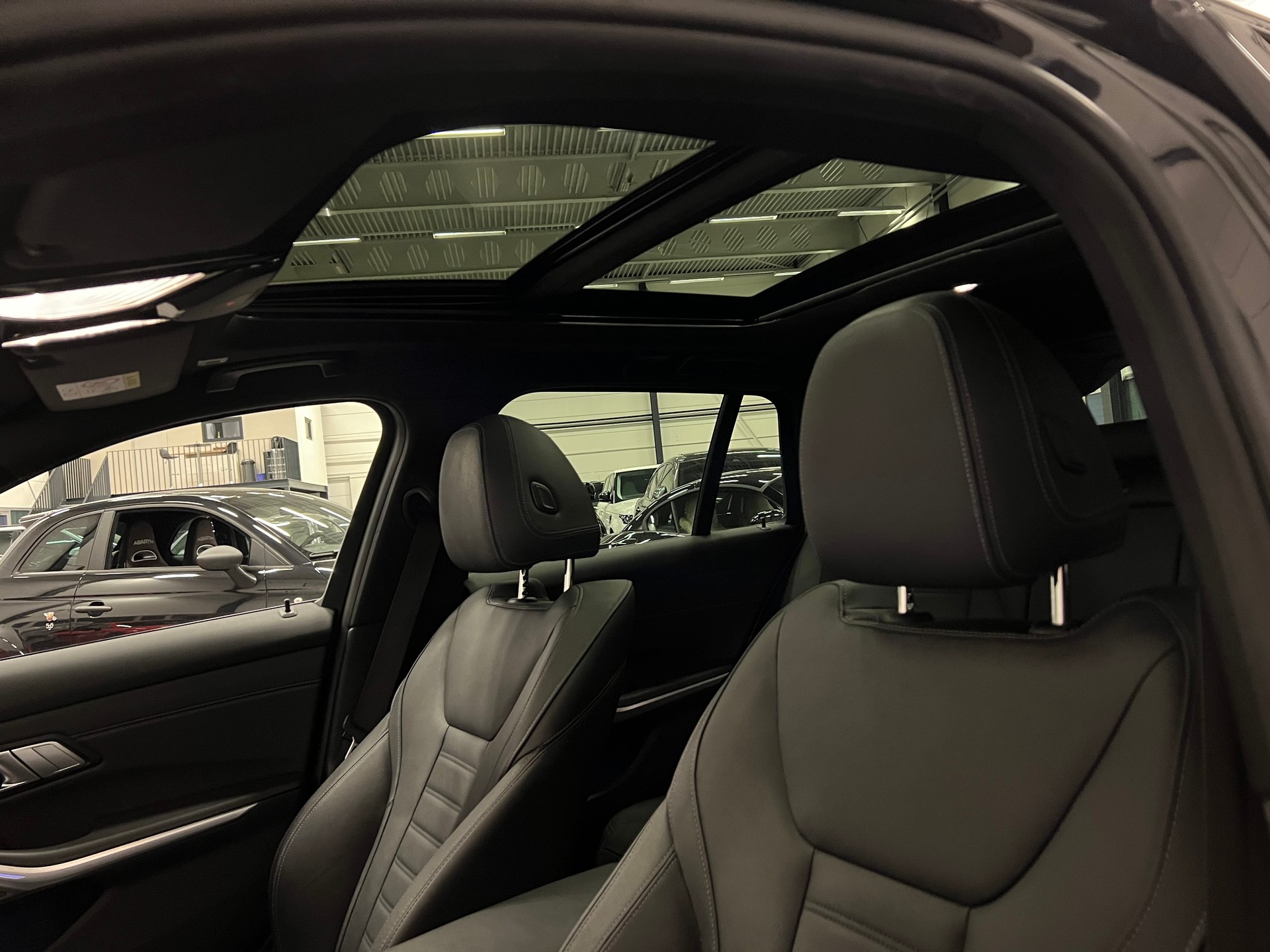 BMW M340d xDrive 48V Touring Steptronic Sport-image-18