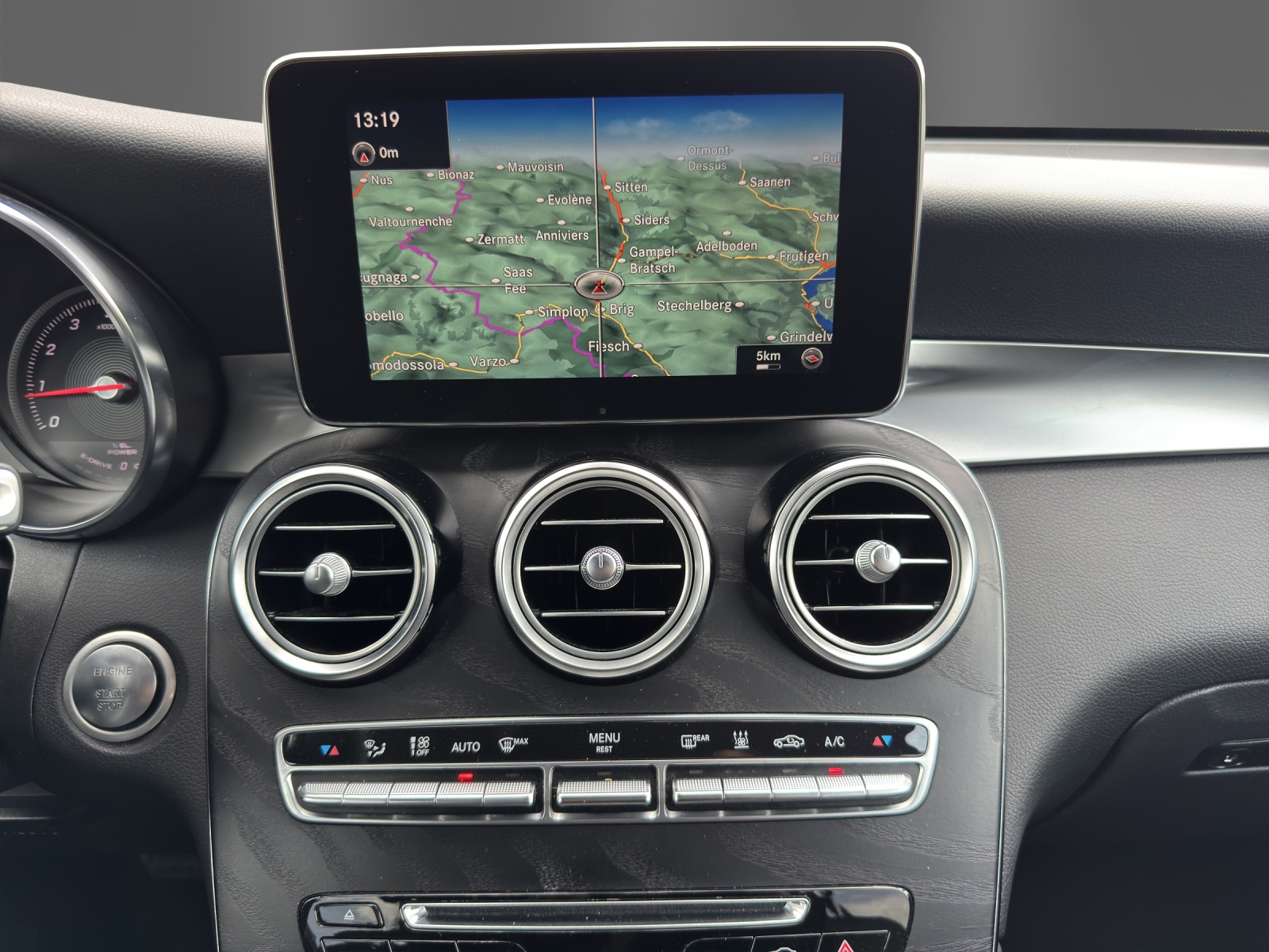 MERCEDES-BENZ GLC 350 e AMG Line 4Matic-image-17