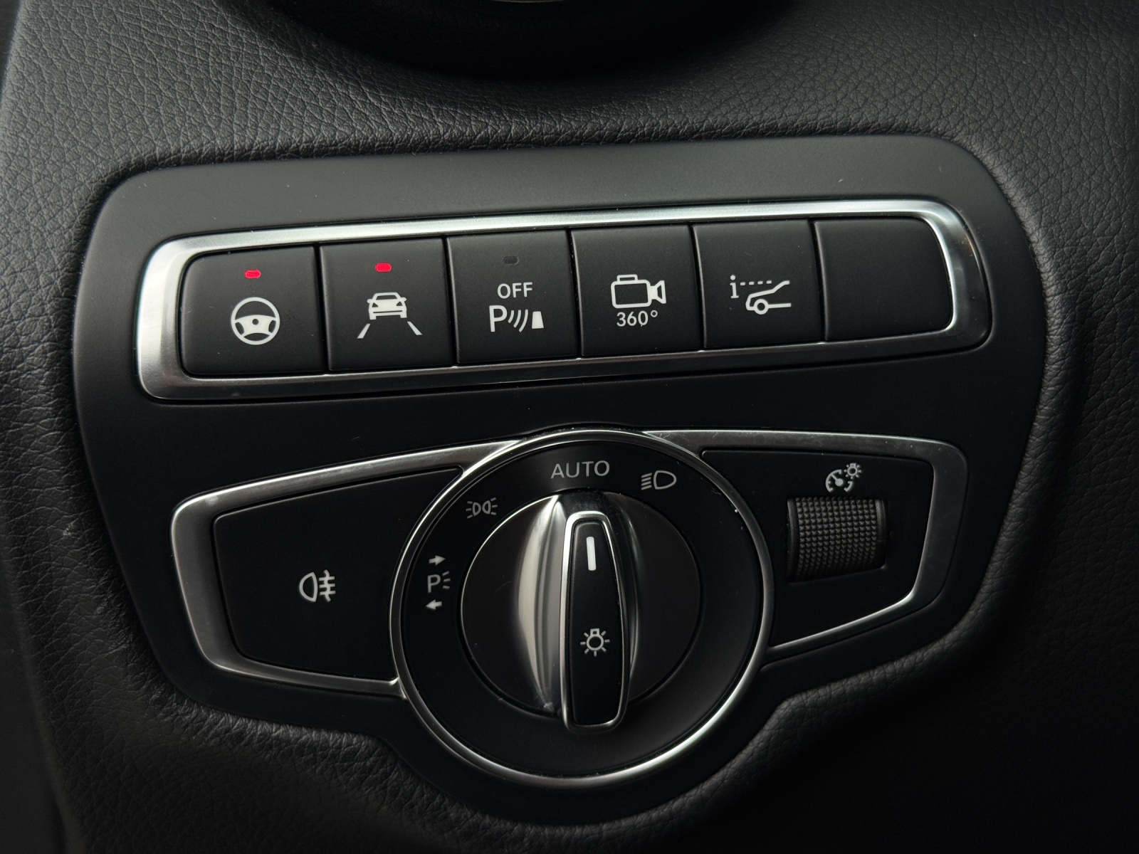 MERCEDES-BENZ GLC 350 e AMG Line 4Matic-image-24
