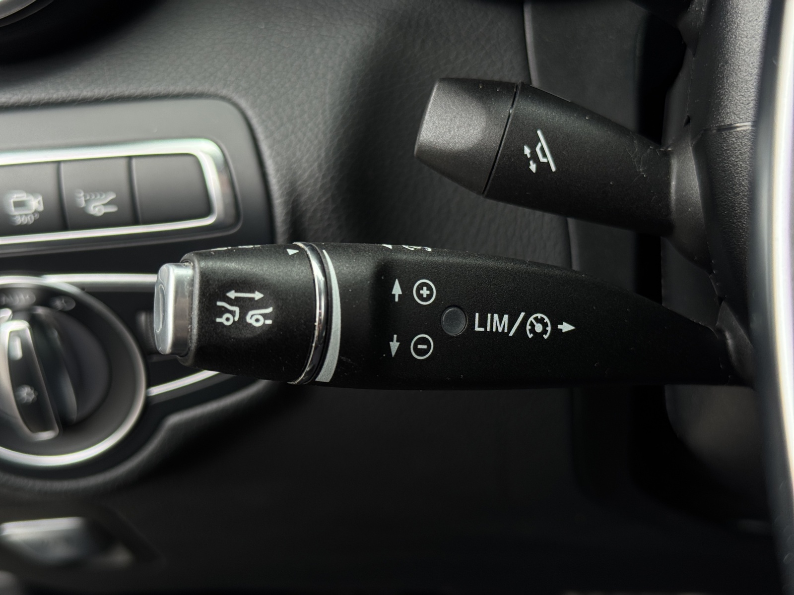 MERCEDES-BENZ GLC 350 e AMG Line 4Matic-image-25