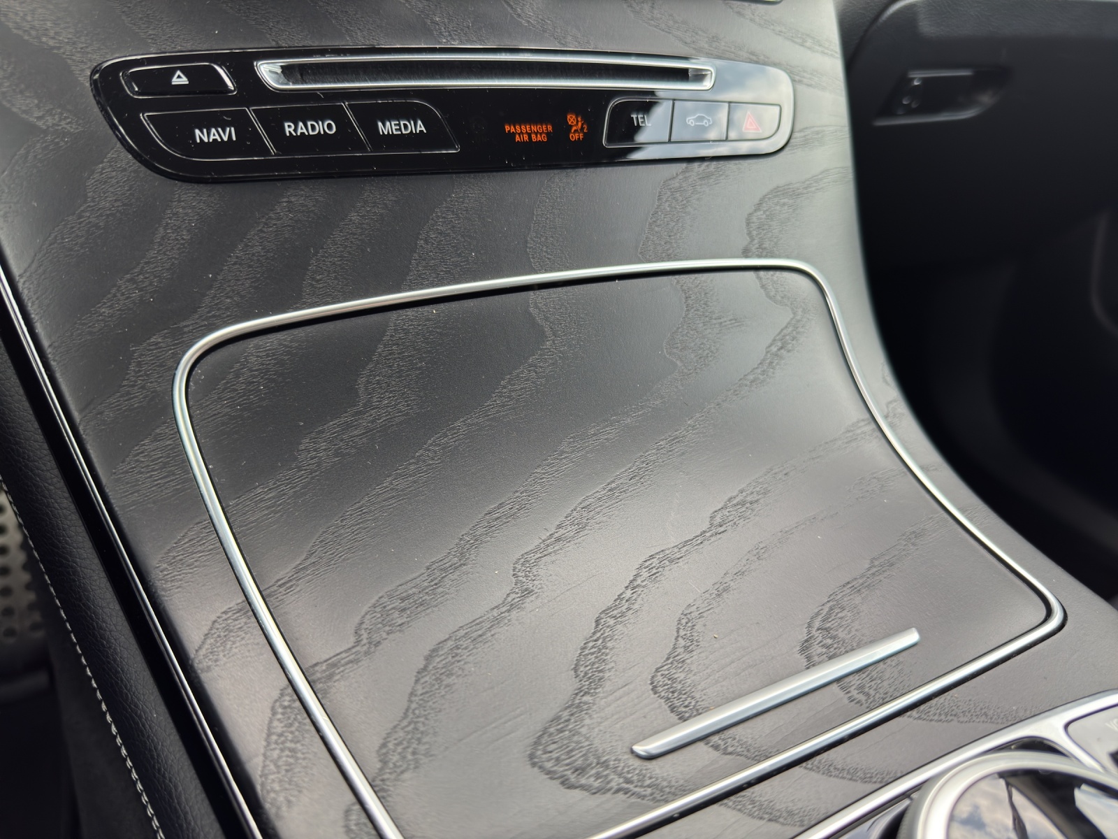 MERCEDES-BENZ GLC 350 e AMG Line 4Matic-image-22