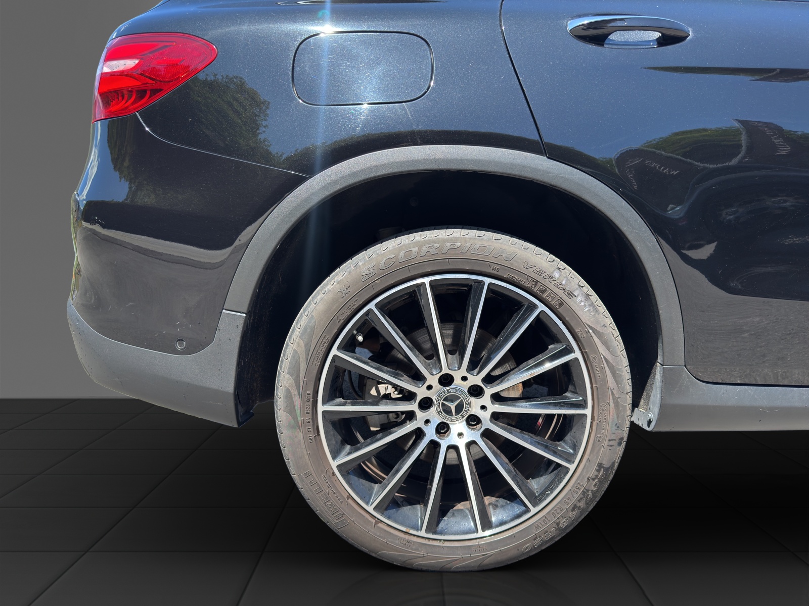 MERCEDES-BENZ GLC 350 e AMG Line 4Matic-image-11