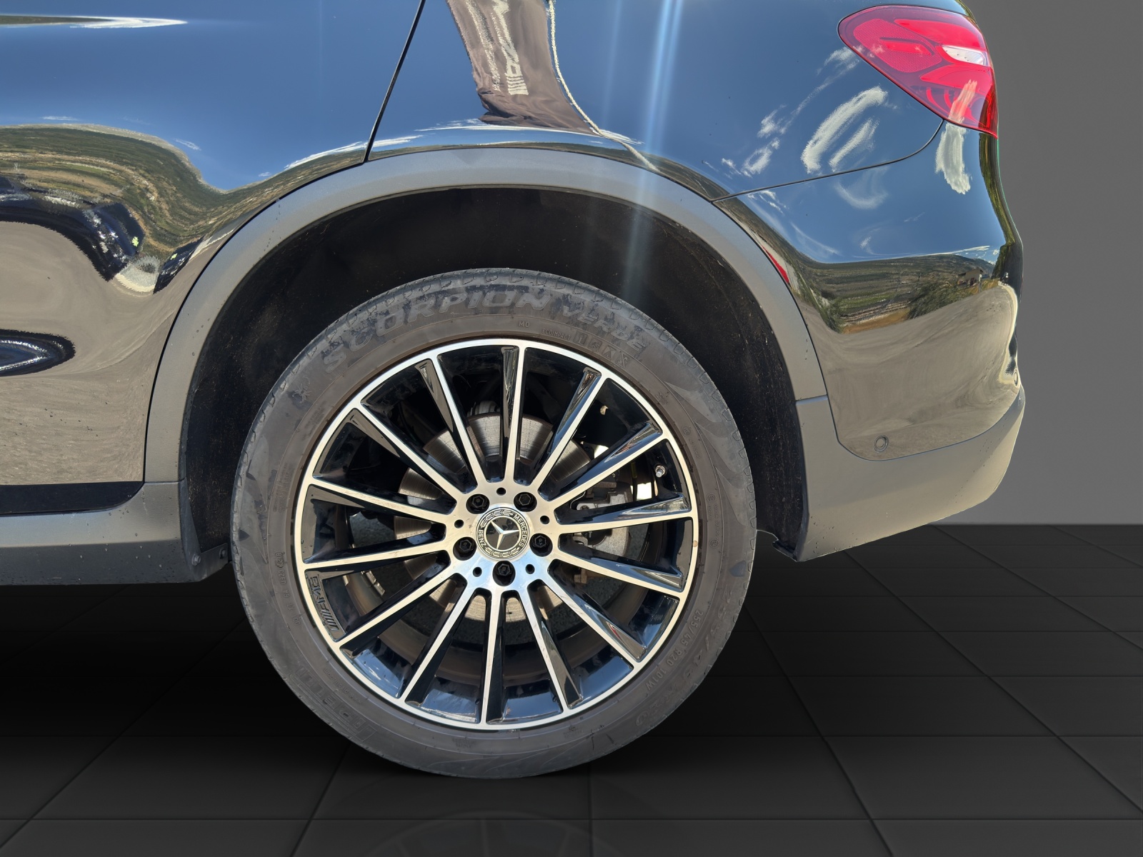 MERCEDES-BENZ GLC 350 e AMG Line 4Matic-image-9