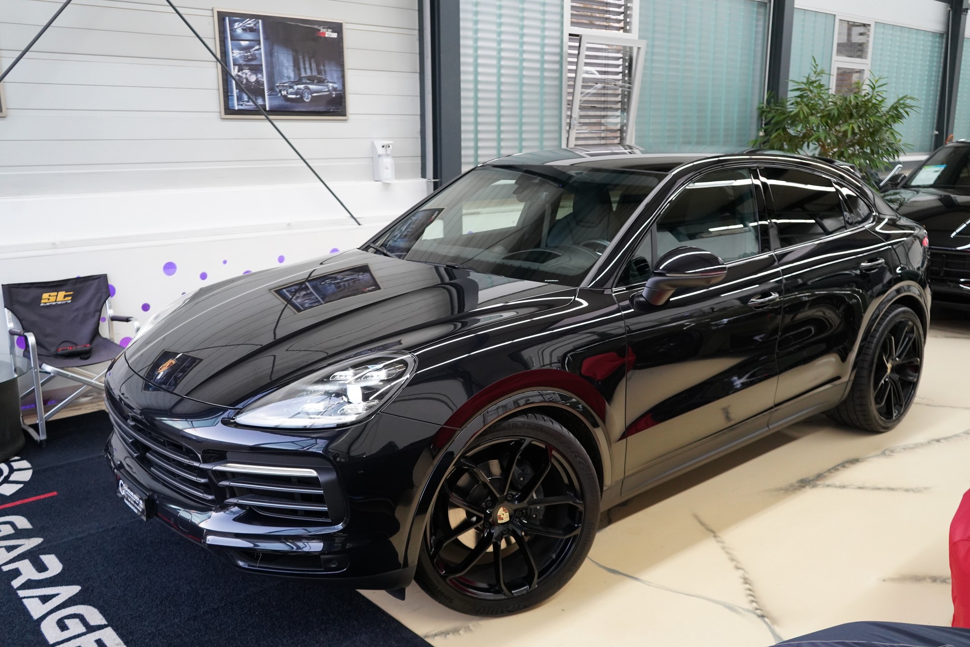PORSCHE Cayenne Coupé Platinum Edition-showroom-element-2