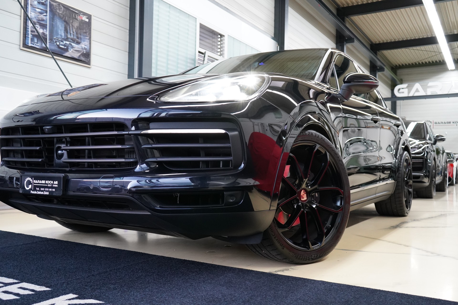 PORSCHE Cayenne Coupé Platinum Edition-showroom-element-1