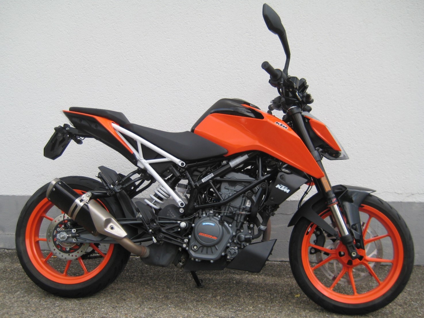 KTM 125 Duke-image-0