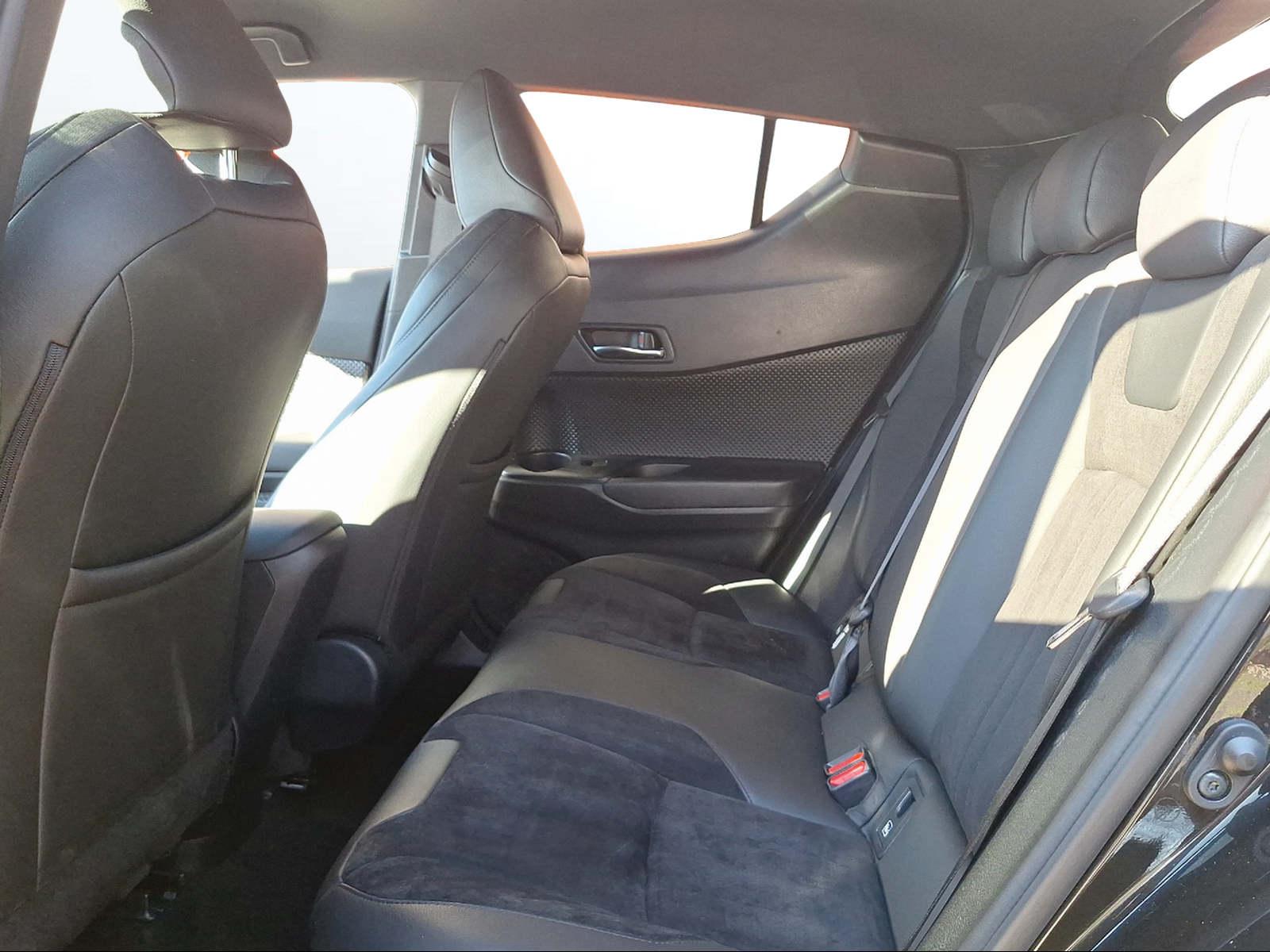 TOYOTA C-HR 2.0 VVTi HSD Move-image-9