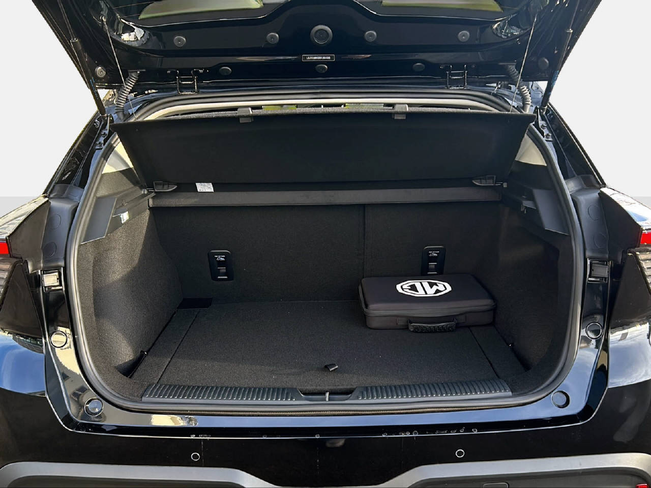MG 4 Luxury 64kWh-image-4