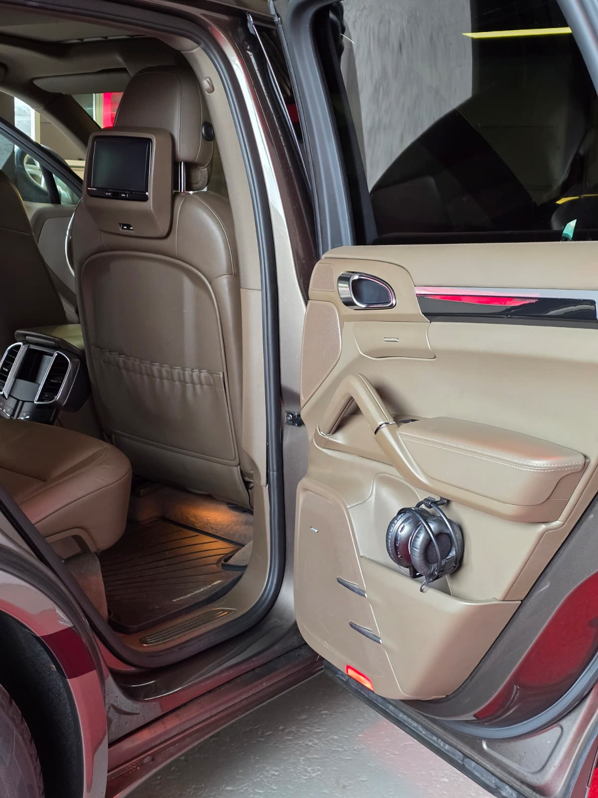 PORSCHE Cayenne S-image-12