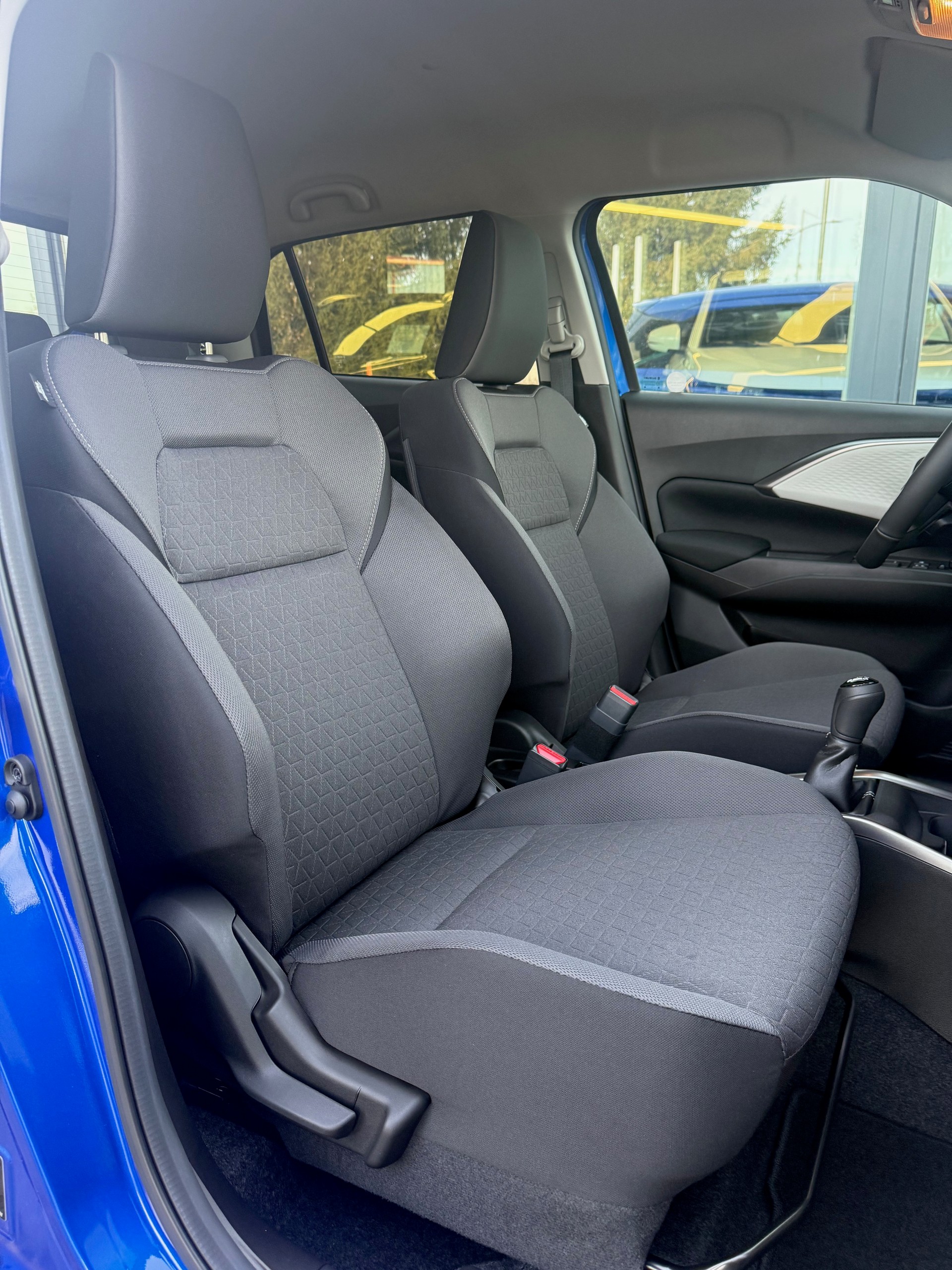SUZUKI Swift 1.2 Sakura Top Hybrid 4x4-image-9