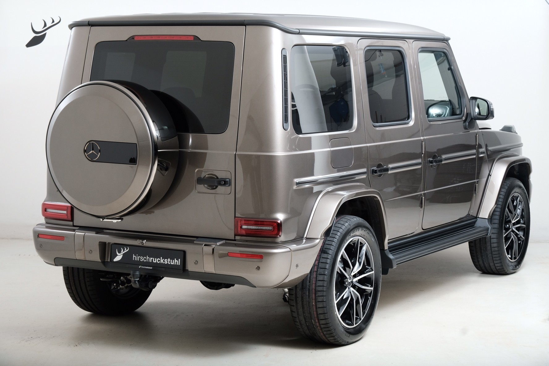 MERCEDES-BENZ G 500 9G-Tronic-showroom-element-3