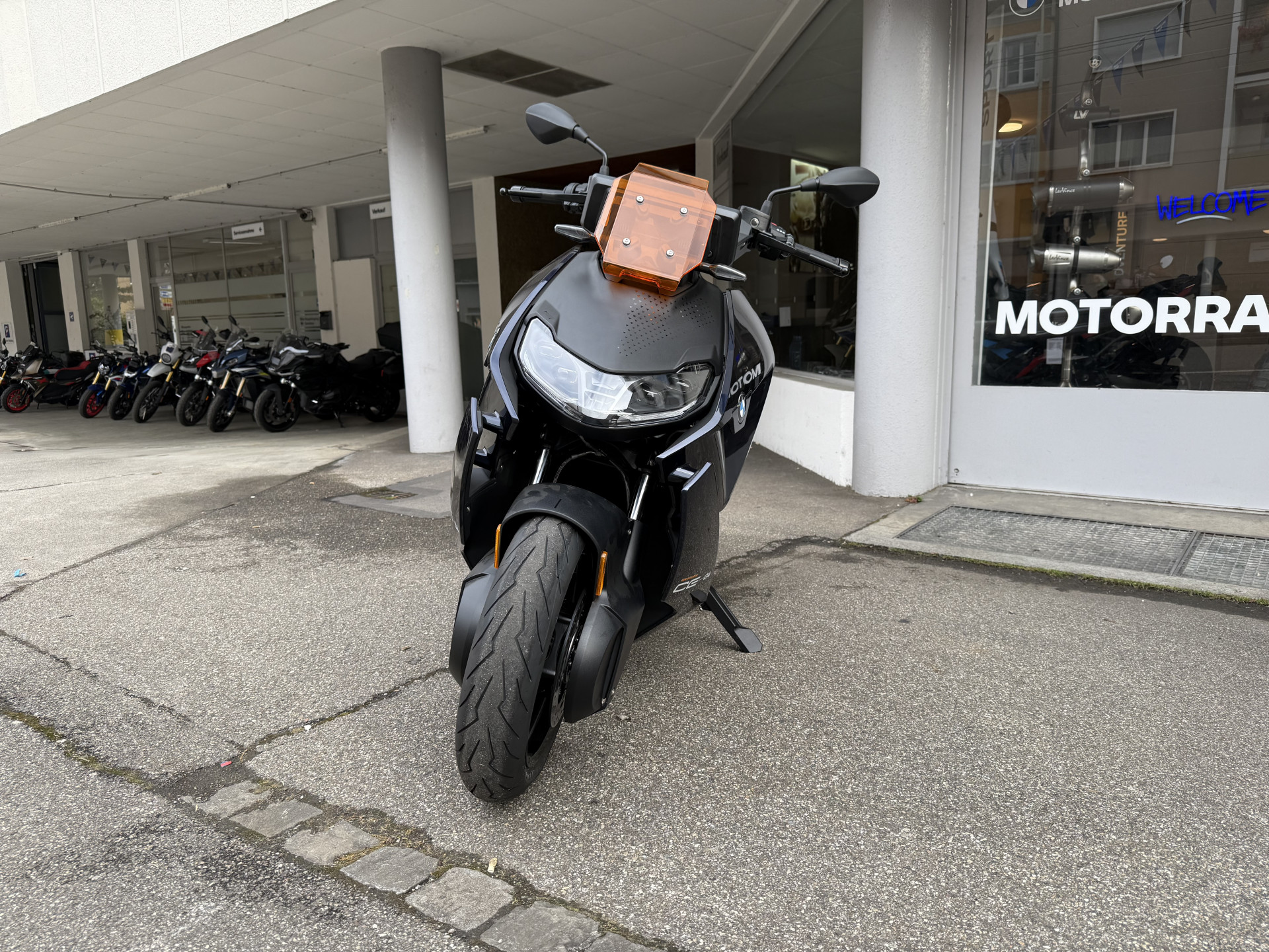 BMW CE 04 Avantgarde-image-1