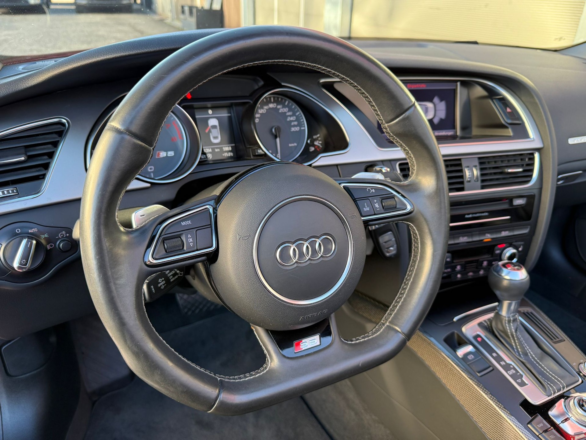 AUDI S5 Cabrio 3.0 TFSI quattro S-tronic-image-12
