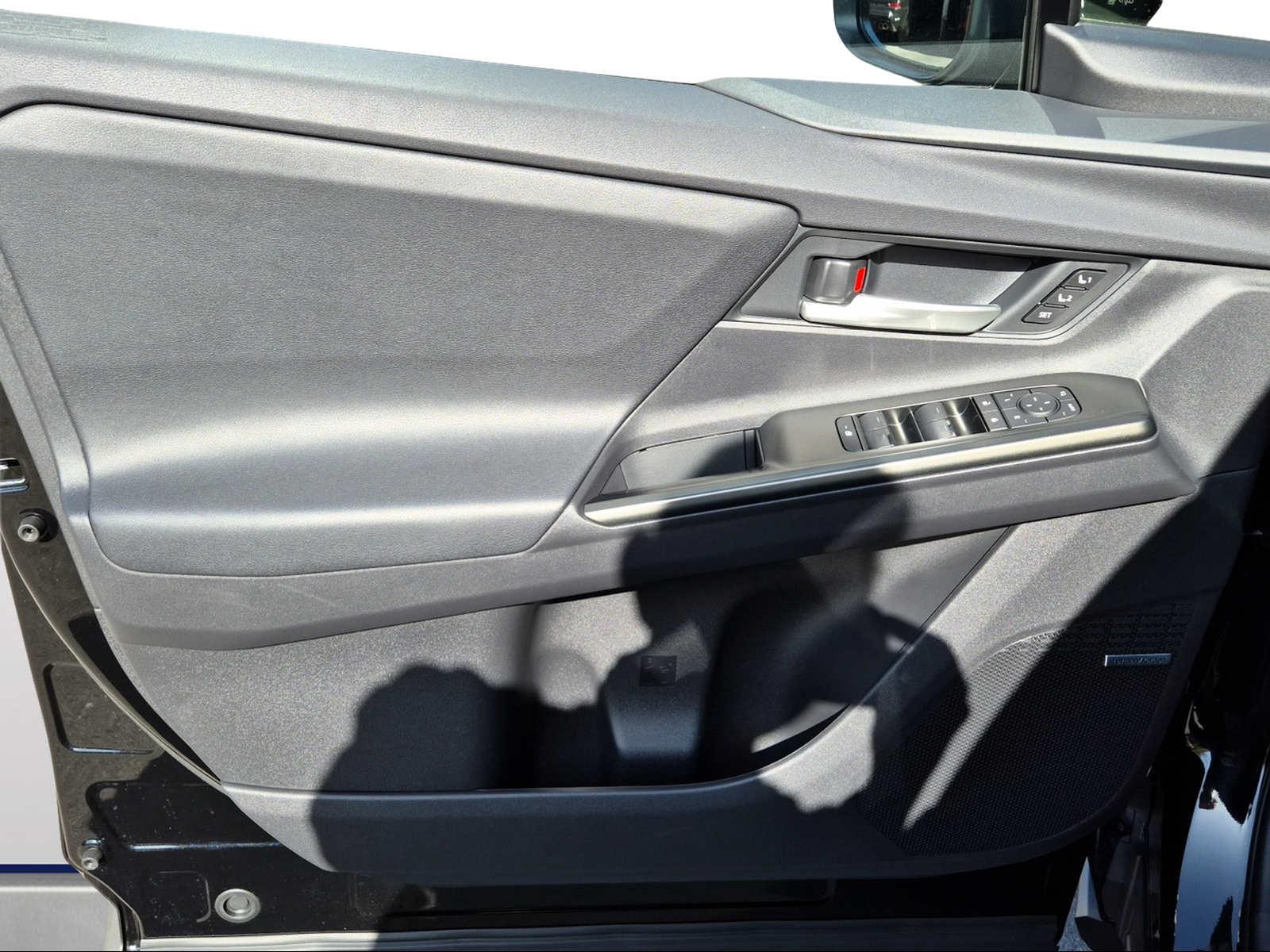 SUBARU Solterra eV Luxury AWD-image-5