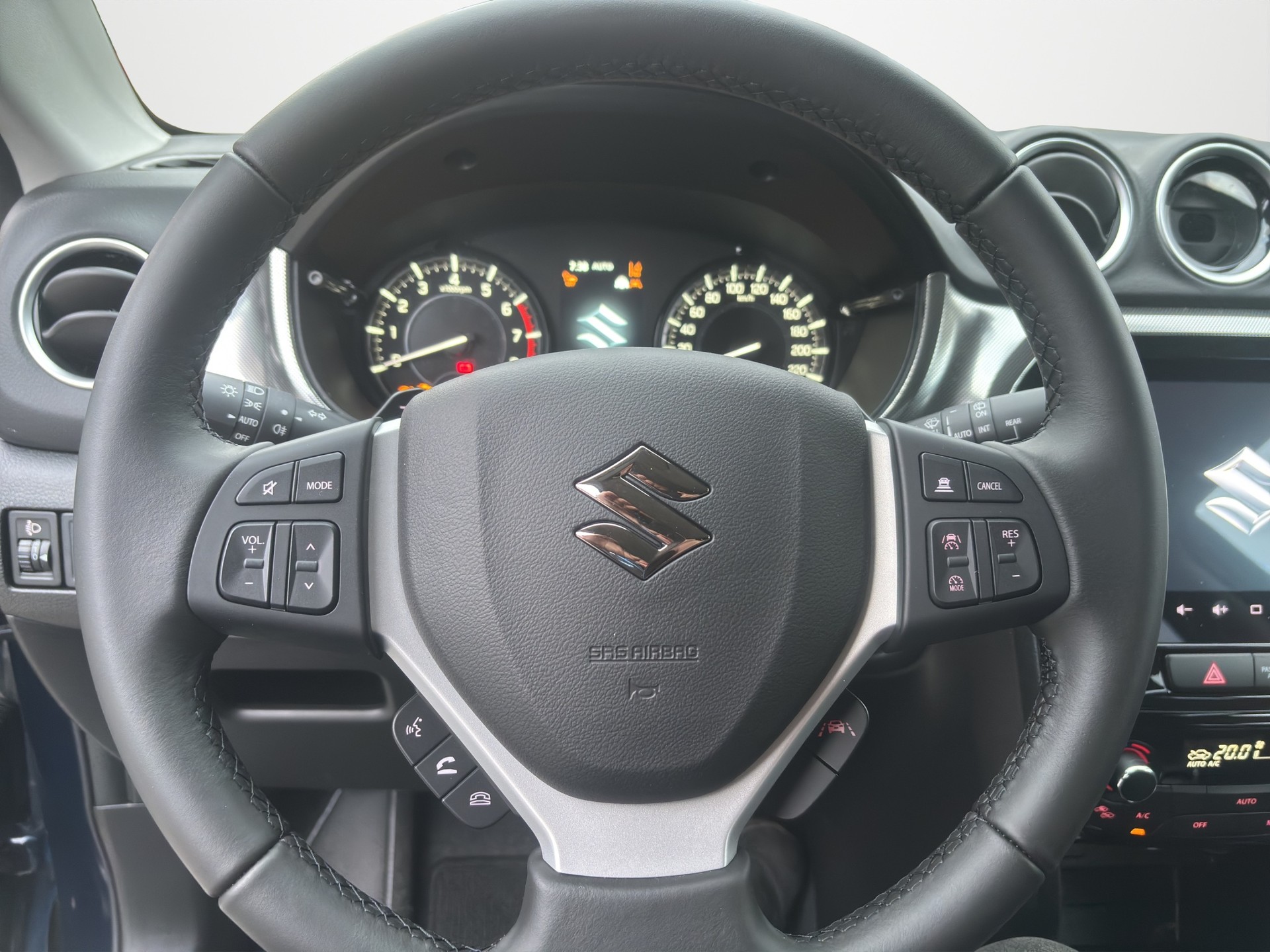 SUZUKI Vitara 1.5 Hybrid Compact Top 4x4 AGS-image-9