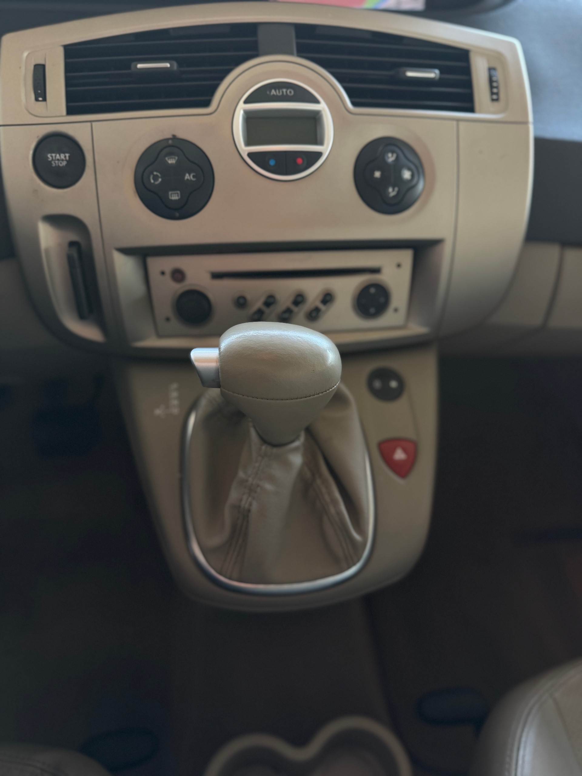RENAULT Scénic 2.0 16V Privilège-image-16