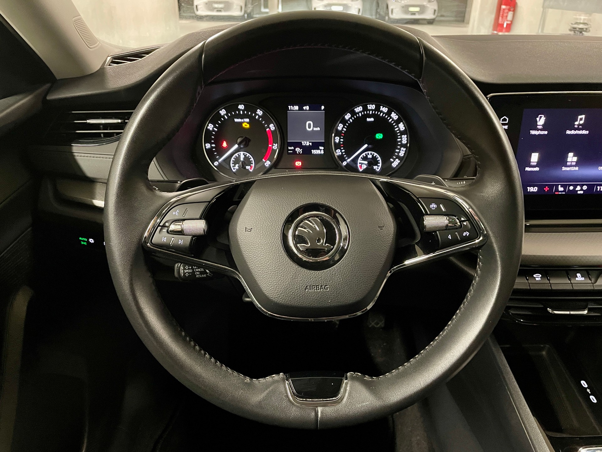 SKODA Octavia Combi 2.0 TSI Ambition DSG 4x4-image-9