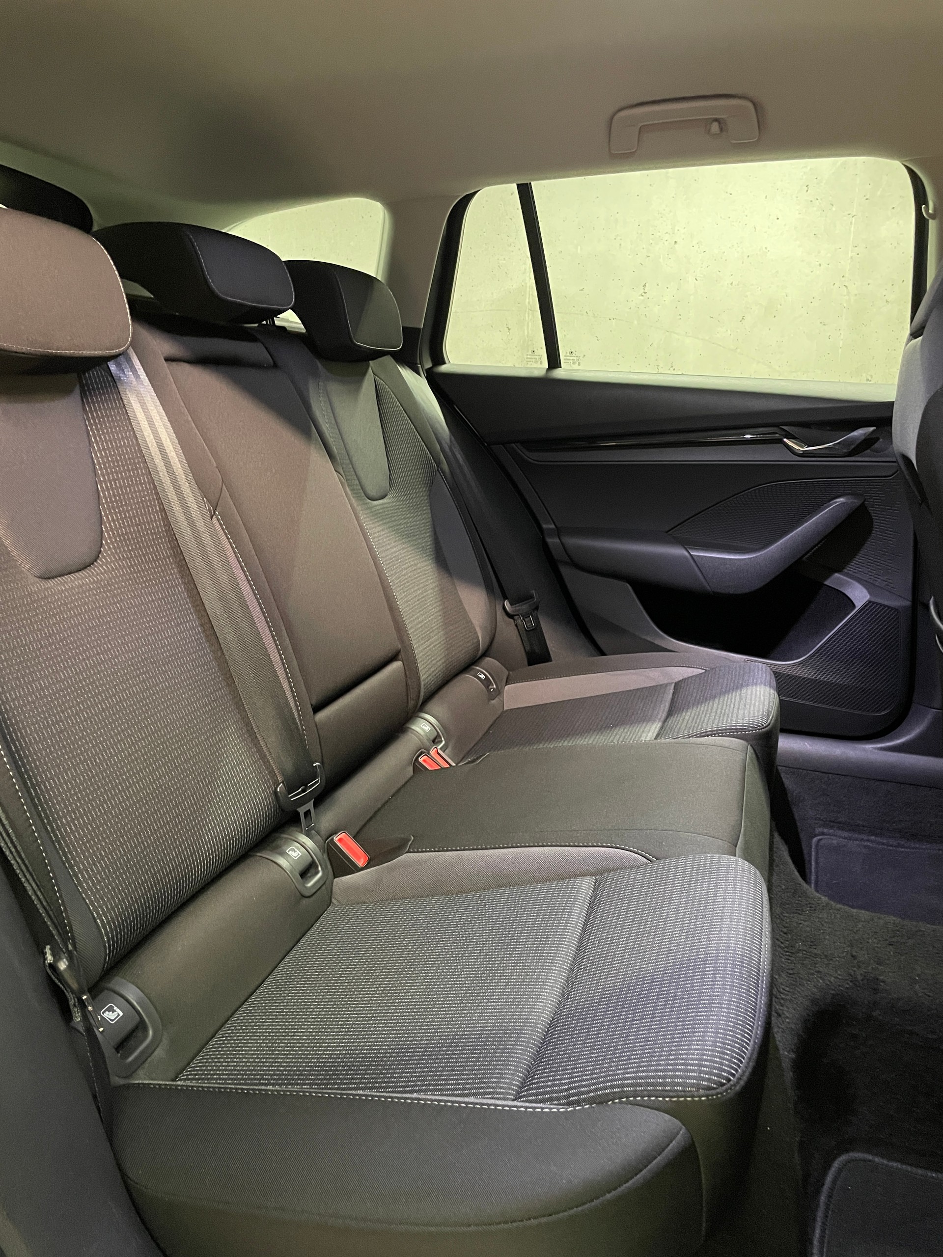 SKODA Octavia Combi 2.0 TSI Ambition DSG 4x4-image-18