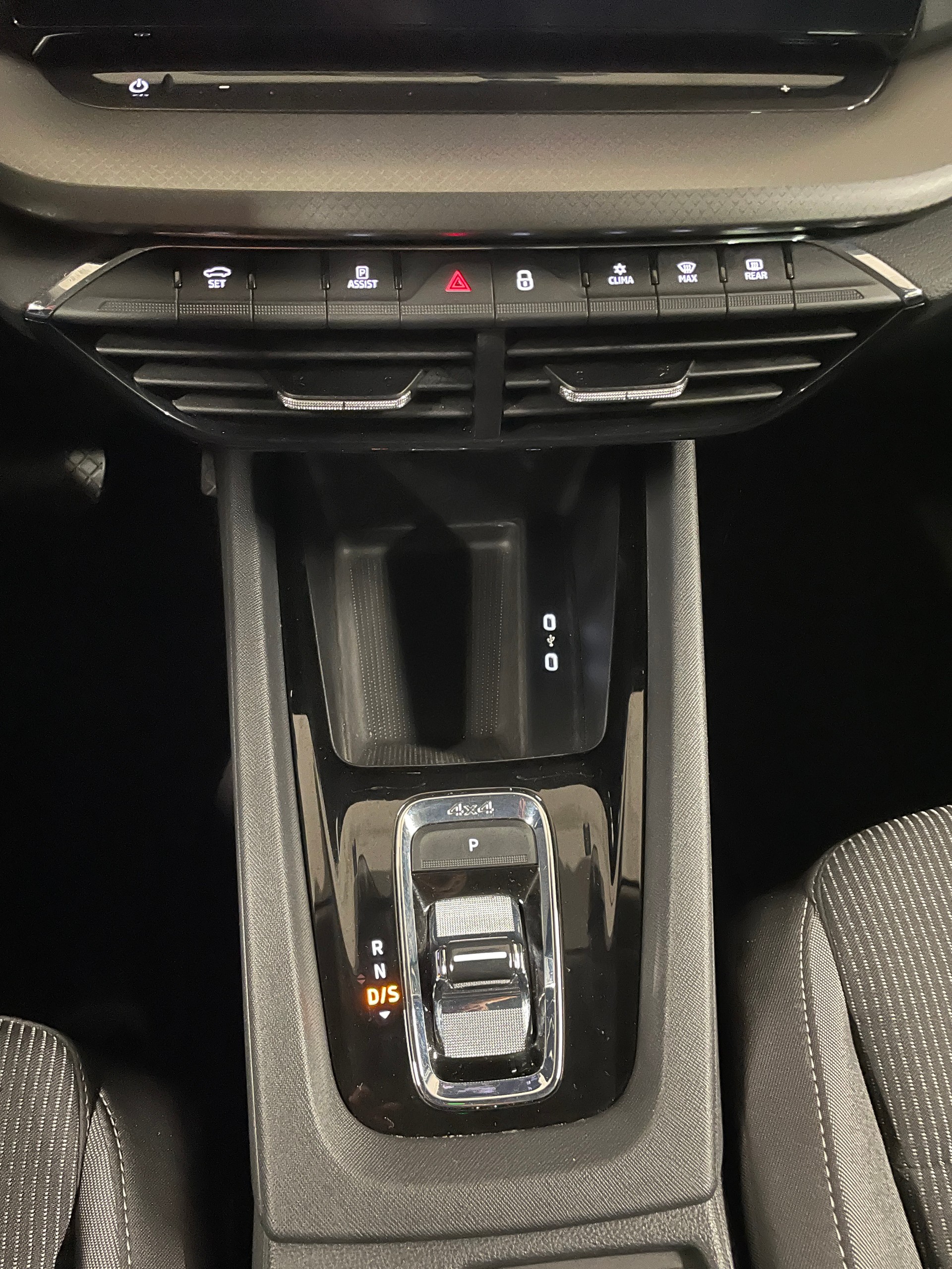 SKODA Octavia Combi 2.0 TSI Ambition DSG 4x4-image-30