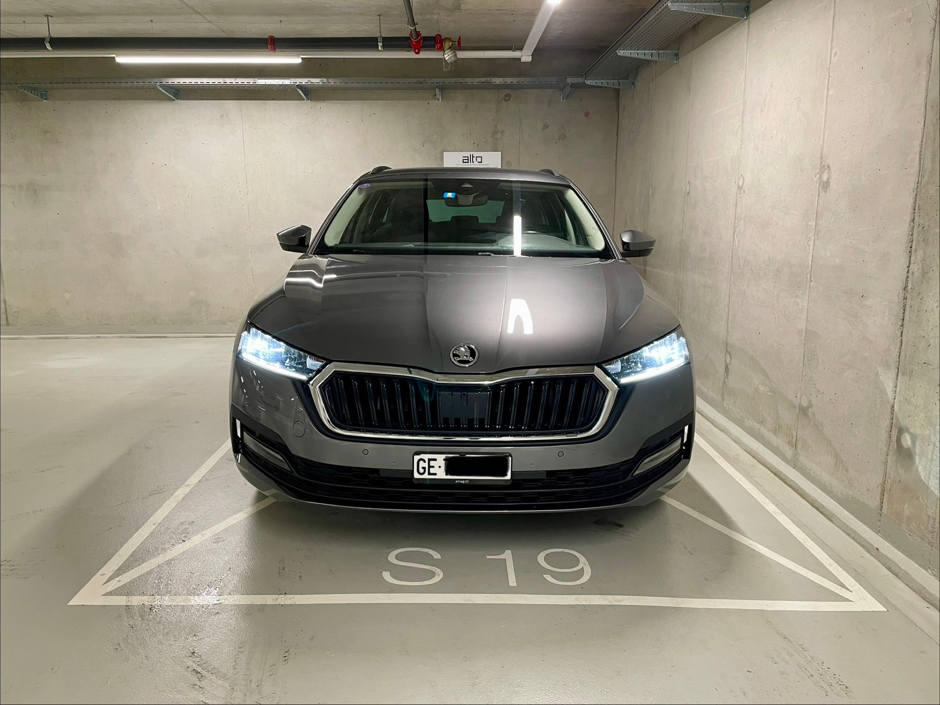 SKODA Octavia Combi 2.0 TSI Ambition DSG 4x4-image-7