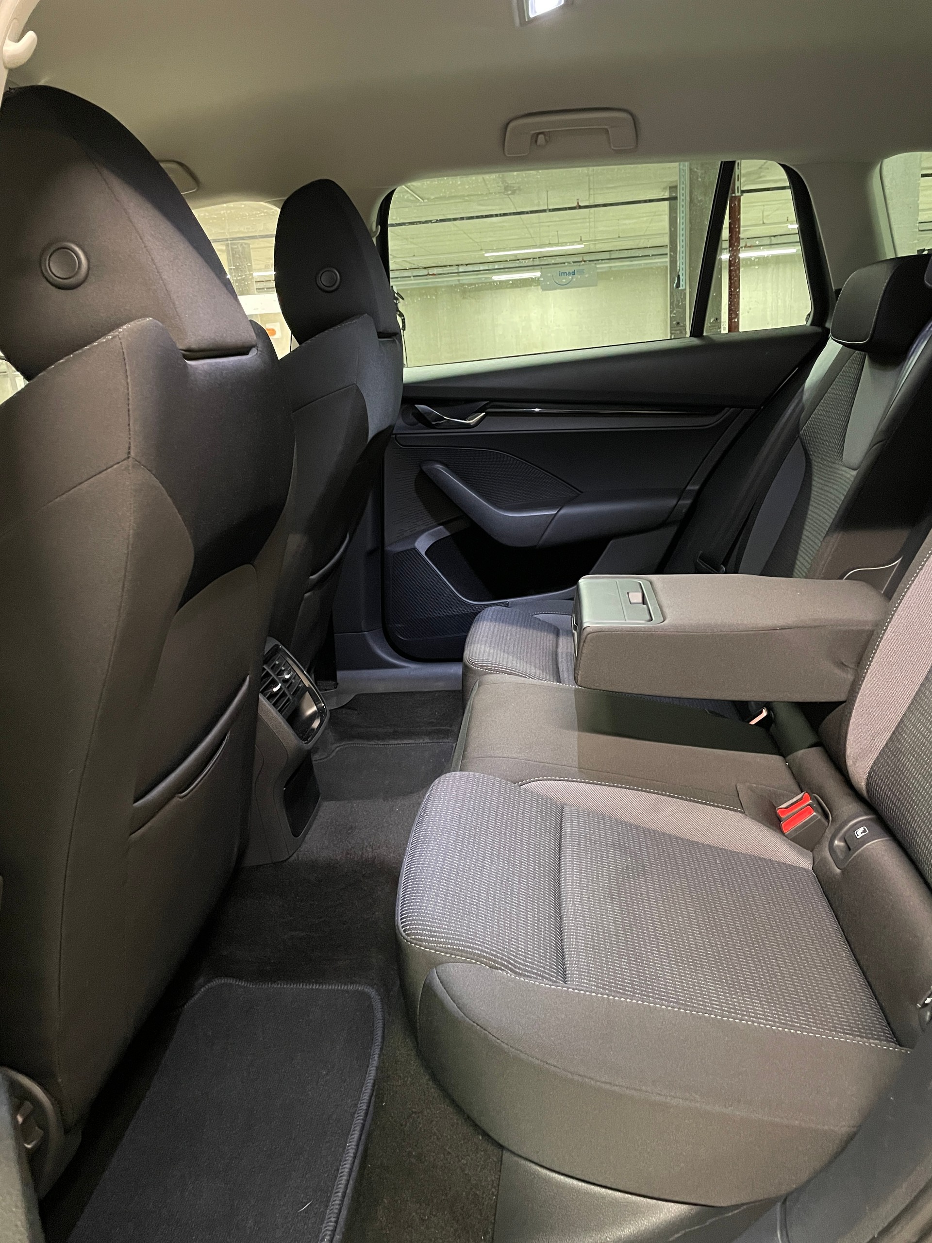 SKODA Octavia Combi 2.0 TSI Ambition DSG 4x4-image-14
