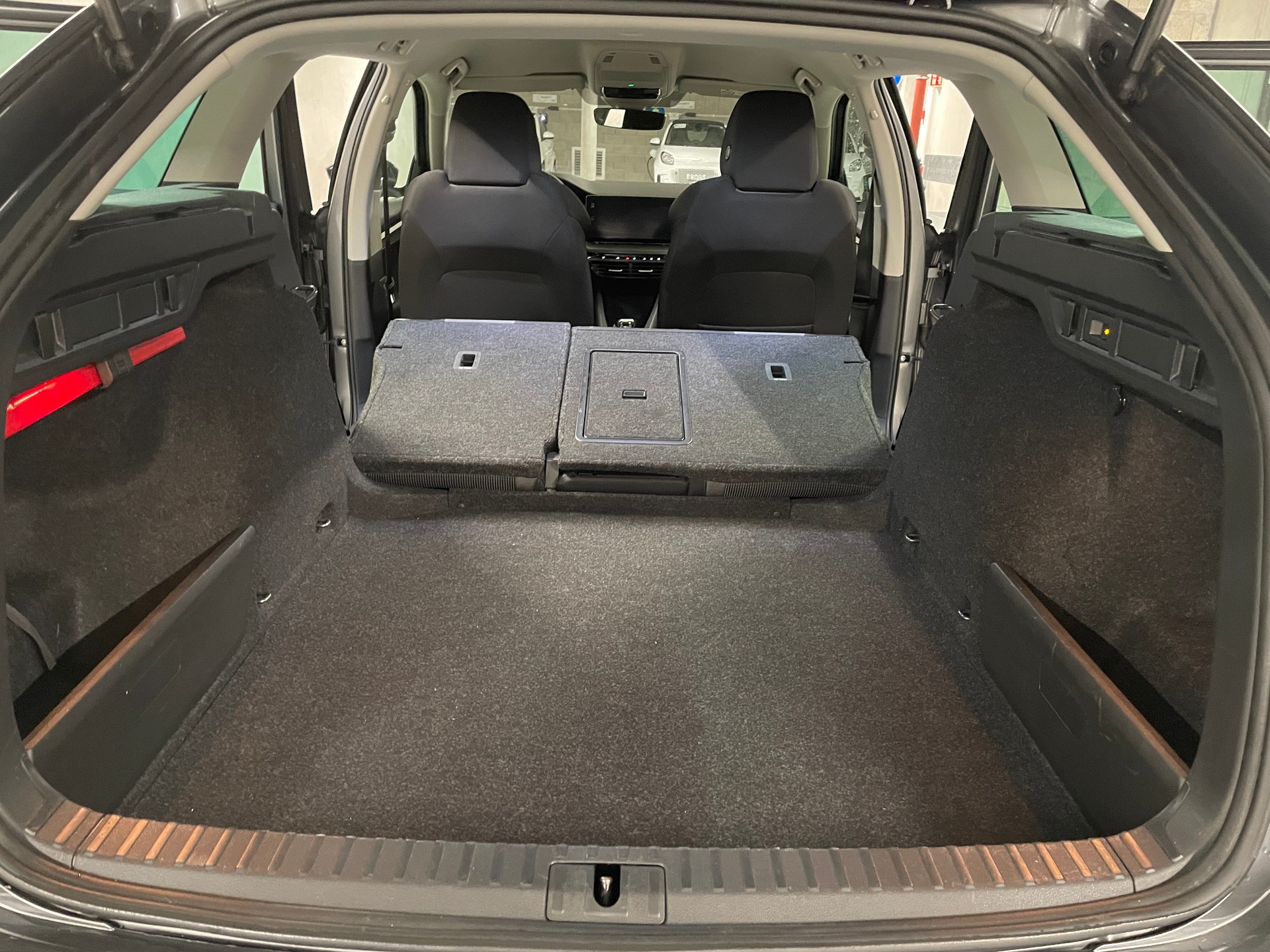 SKODA Octavia Combi 2.0 TSI Ambition DSG 4x4-image-16